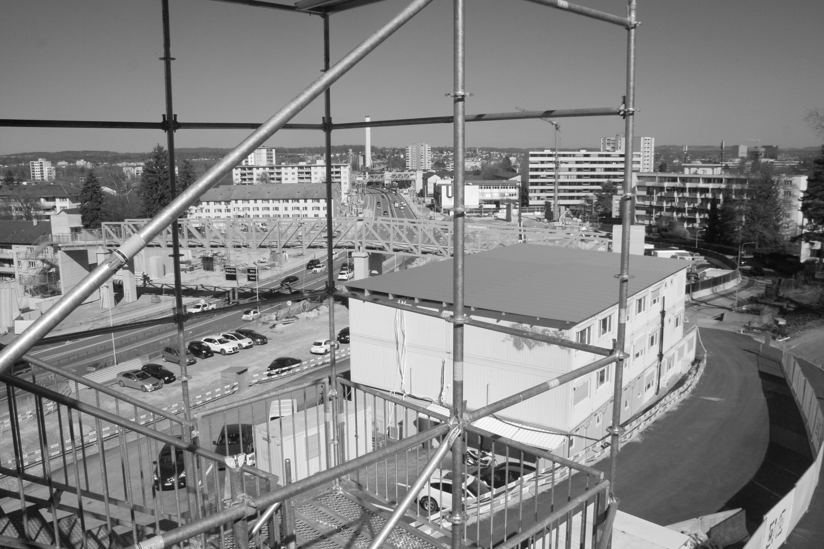 Vom Besucherzentrum kann man einen grossen Teil der Baustelle überblicken.