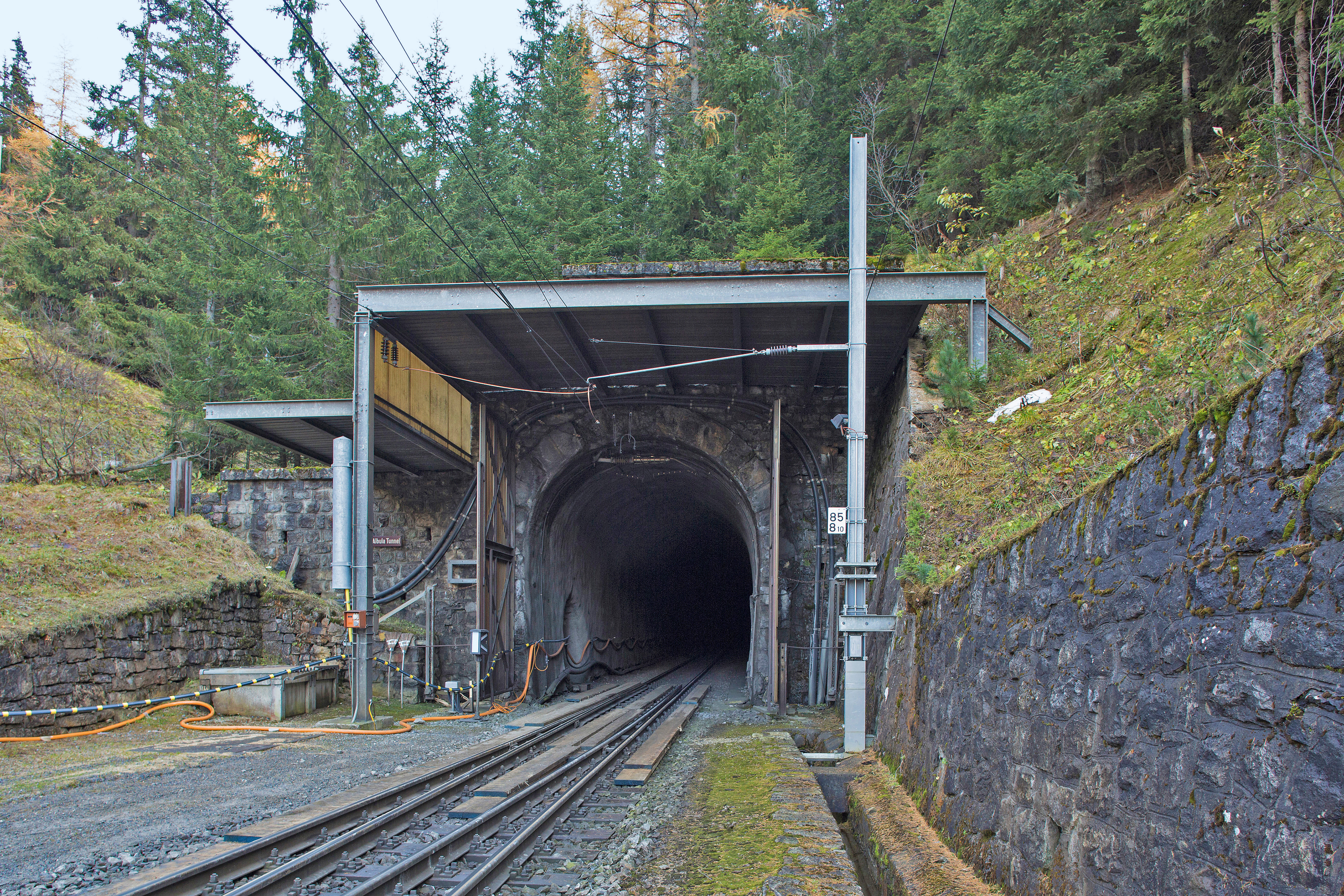 Albulatunnel: Portal in Preda.