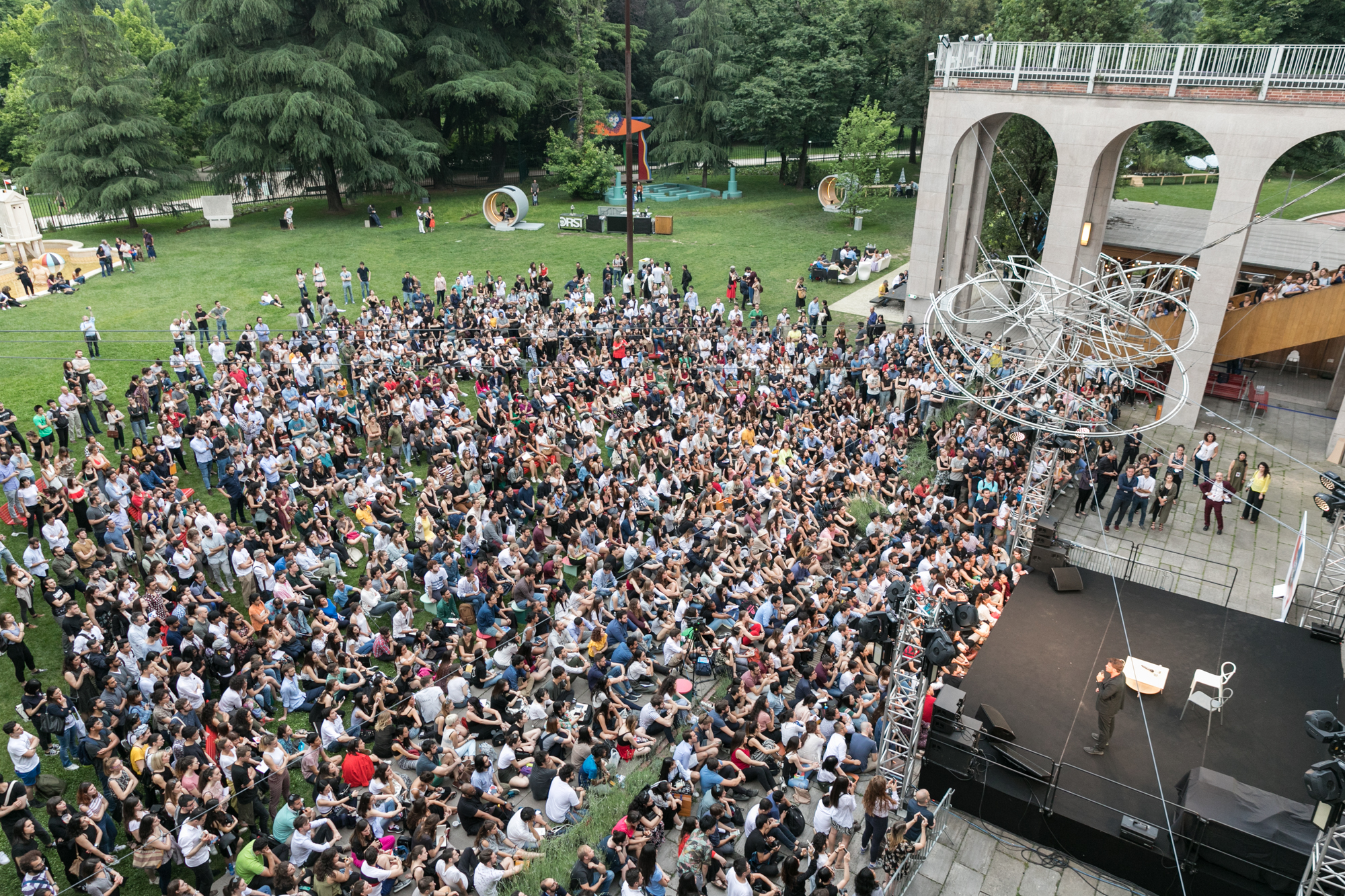 Un evento della Milano Arch Week 2018 nei giardini della Triennale.