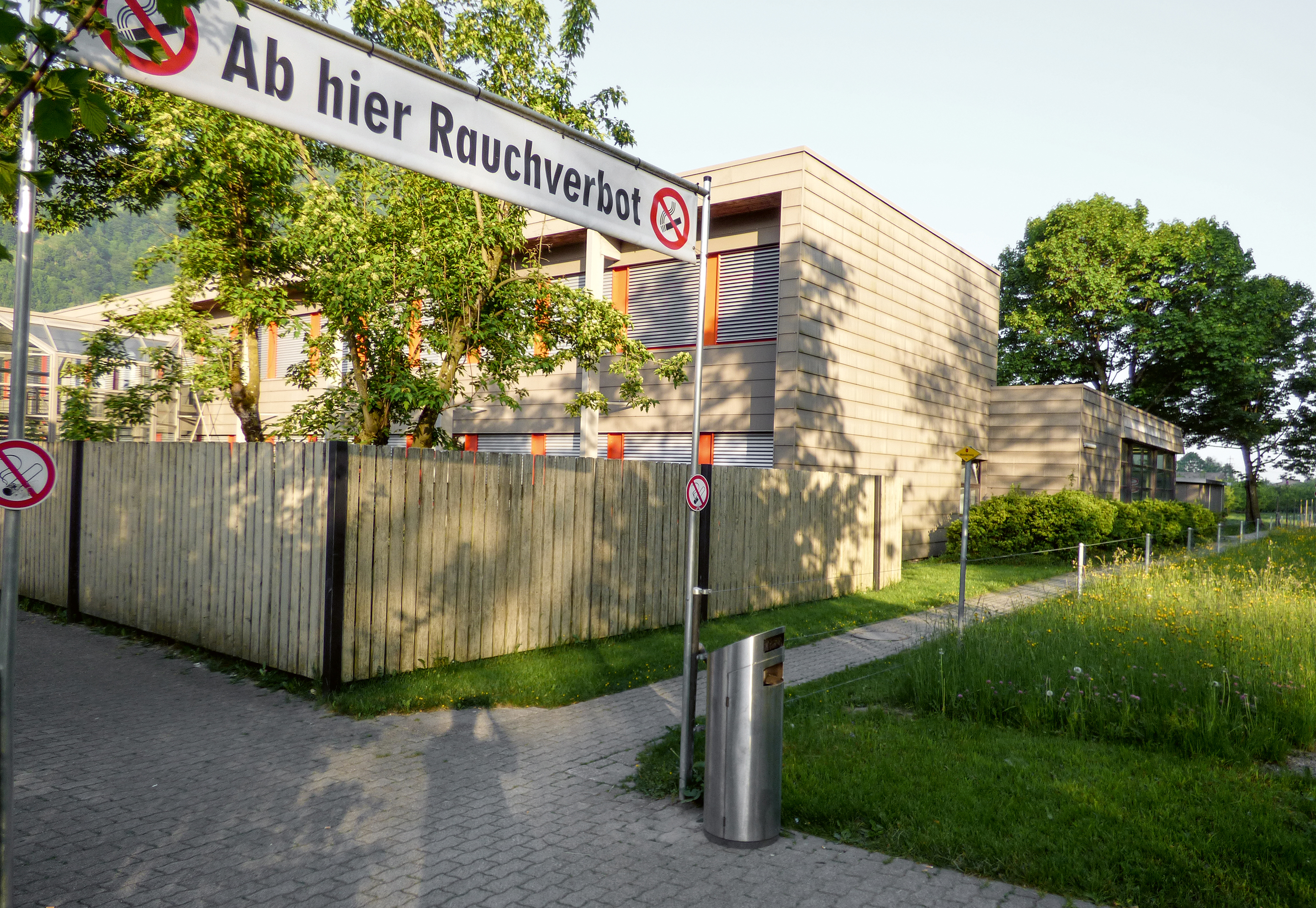 Unvorhergesehenes: Ab hier Rauchverbot