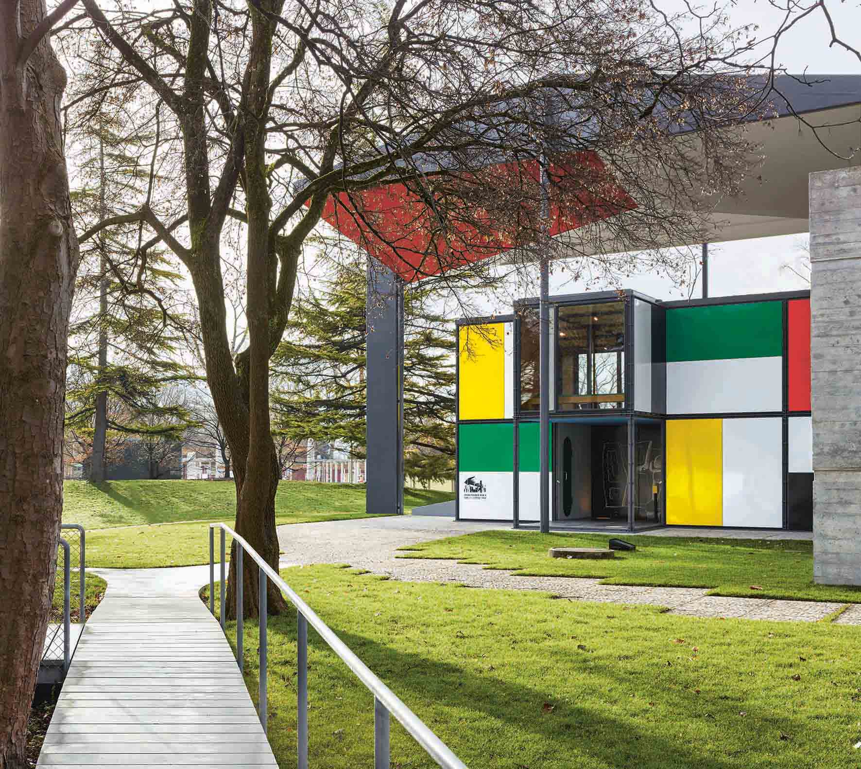 Der Pavillon Le Corbusier am Rand der Blatterwiese.