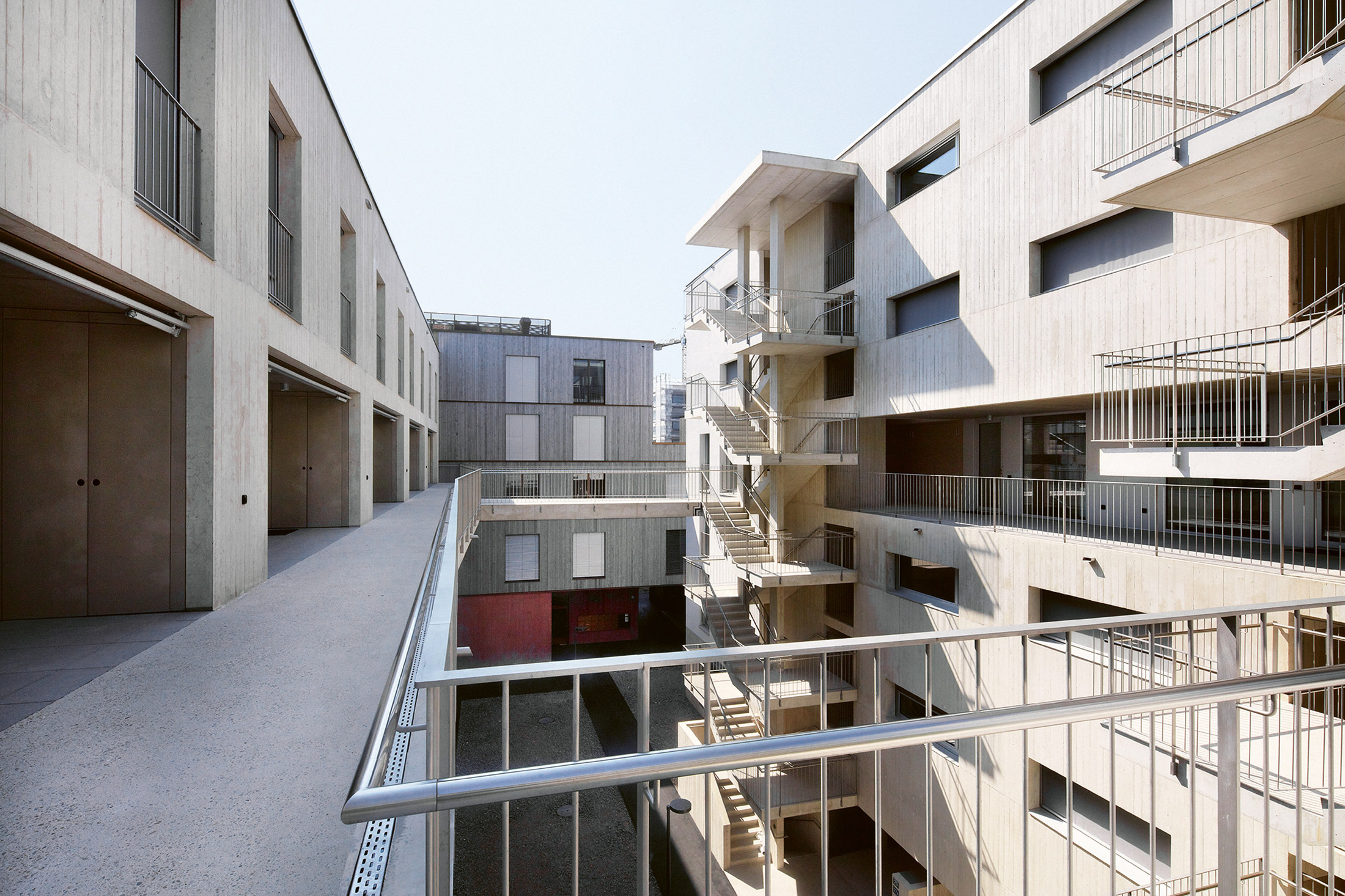 Corte con porticato a Erlenmatt Est (architettura: Atelier 5).