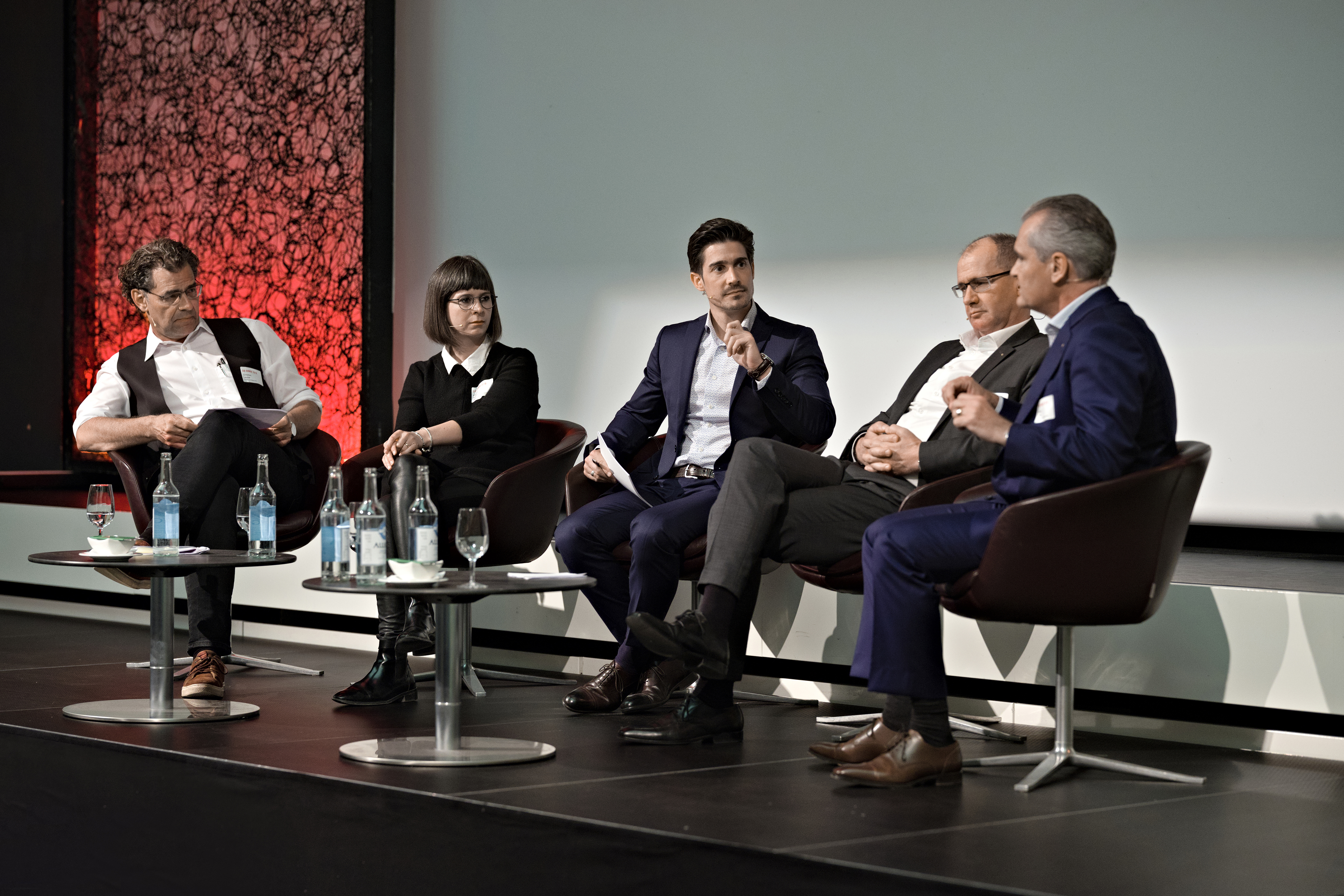 Podiumsdiskussion zum Thema «LHO – wohin?» Teilnehmer (v.l.n.r.): Christian Leuner (Fischer Architekten), Kathrin Simmen (kathrin-simmen Architekten), Tobias Müller (SRF, Moderation), Martin Deuring (Dr. Deuring + Oehninger), Daniel Thaler (TSCHUDI THALER Rechtsanwälte)