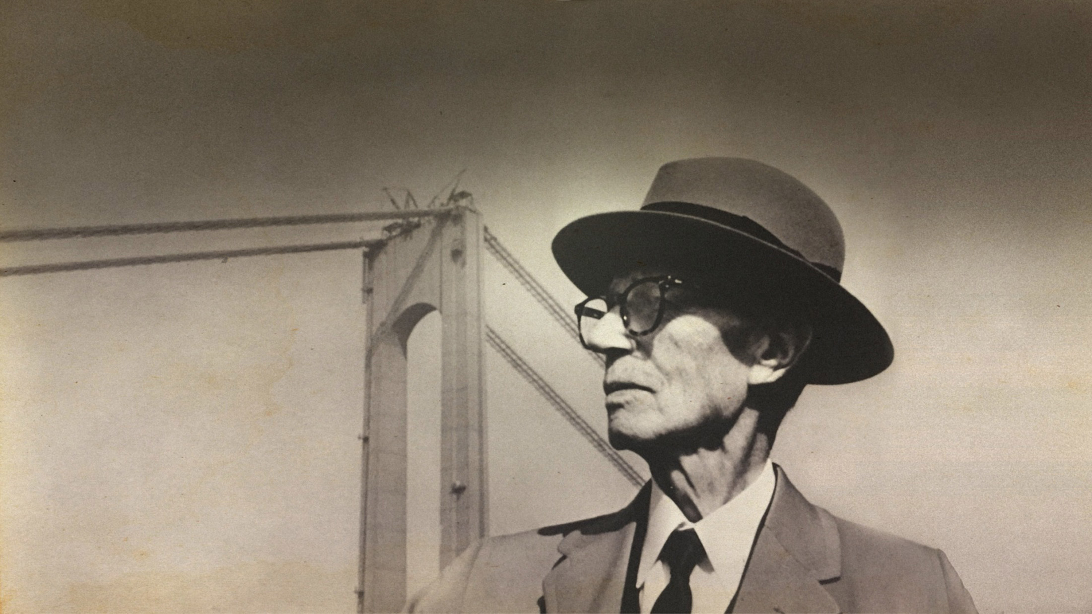 Nel film di Martin Witz, materiali d'archivio e riprese contemporanee delle opere di Othmar H. Ammann si mescolano. Qui un ritratto dell'ingegnere.