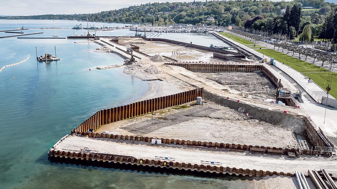 Vue sur le chantier de la Plage publique des Eaux-Vives, en août 2018.