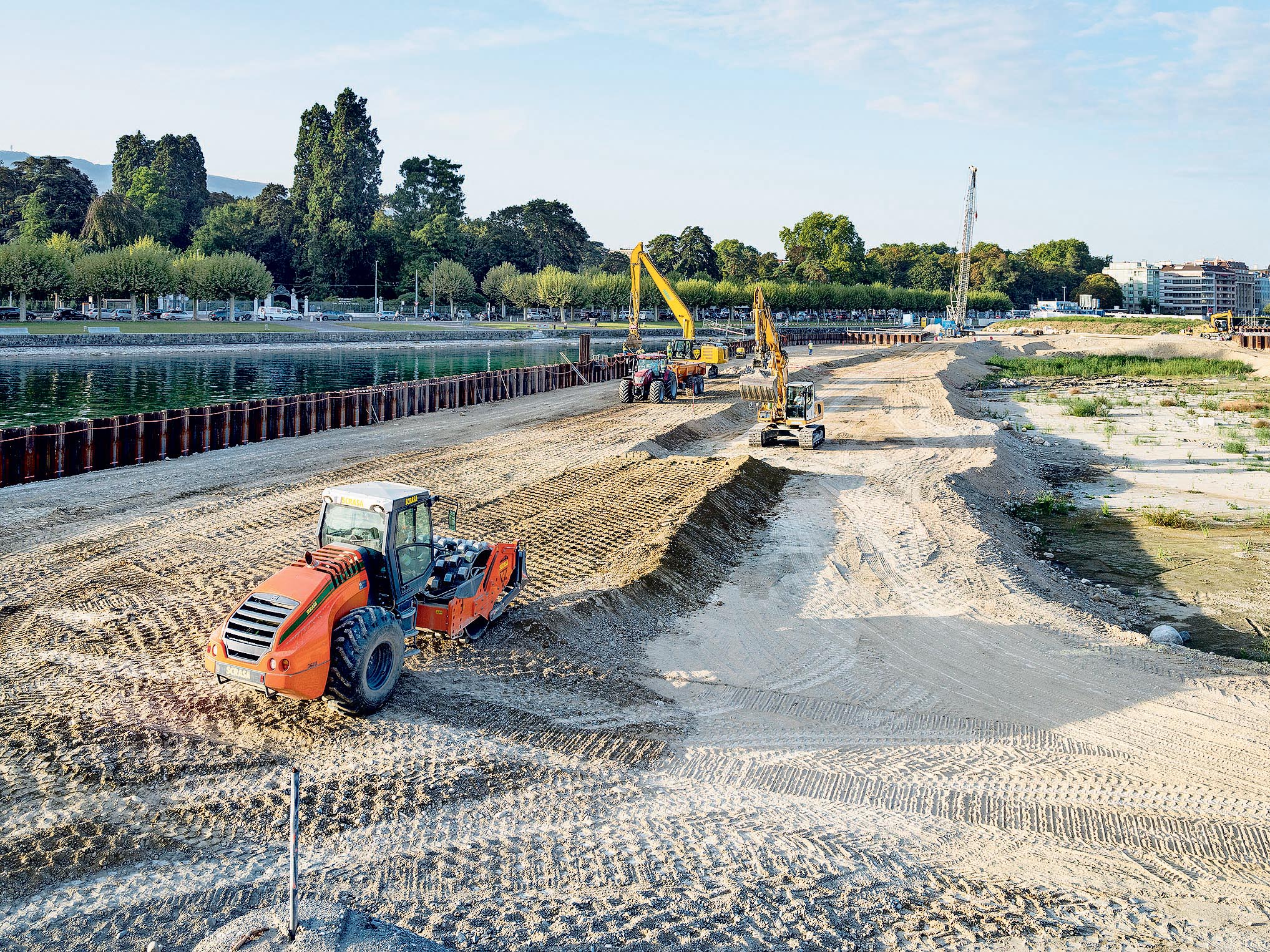 Remblayage en couches sur le chantier de la Plage publique des Eaux-Vives