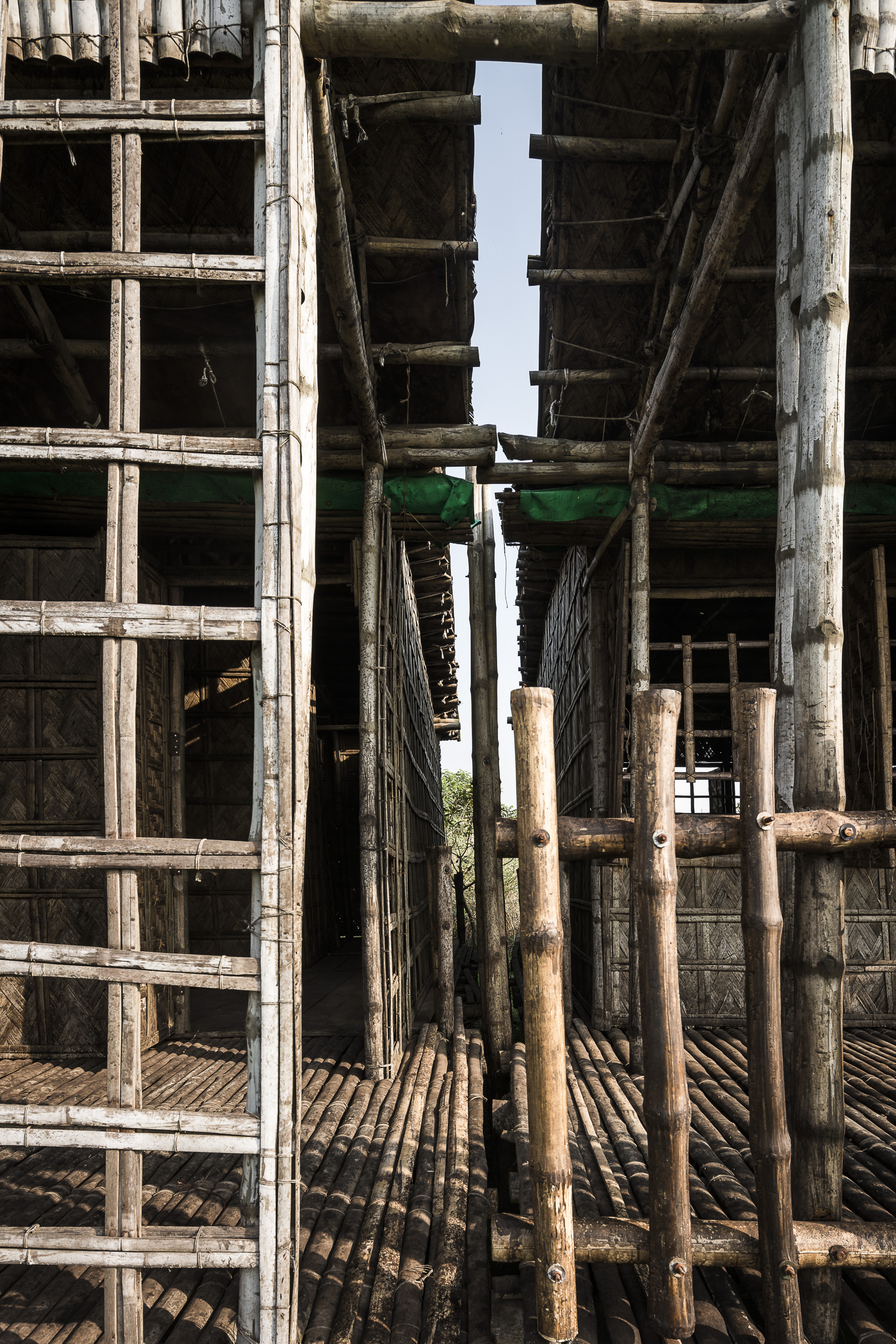 Each module is tied to four large poles (one at every angle) made from “Borak” bamboo. They are buried two meters deep into the ground and keep the structure from drifting during the monsoon season.