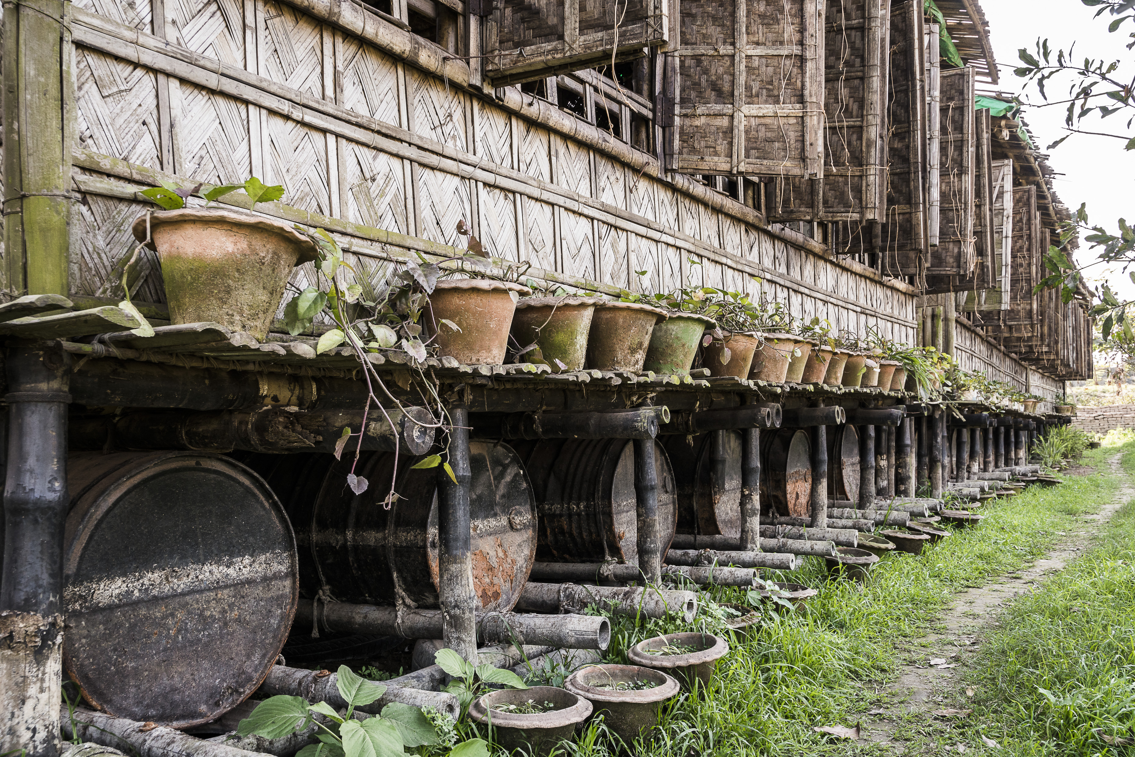 The architect upcycled 30-gallon steel drums to create the school’s substructure, in order to get it to float.