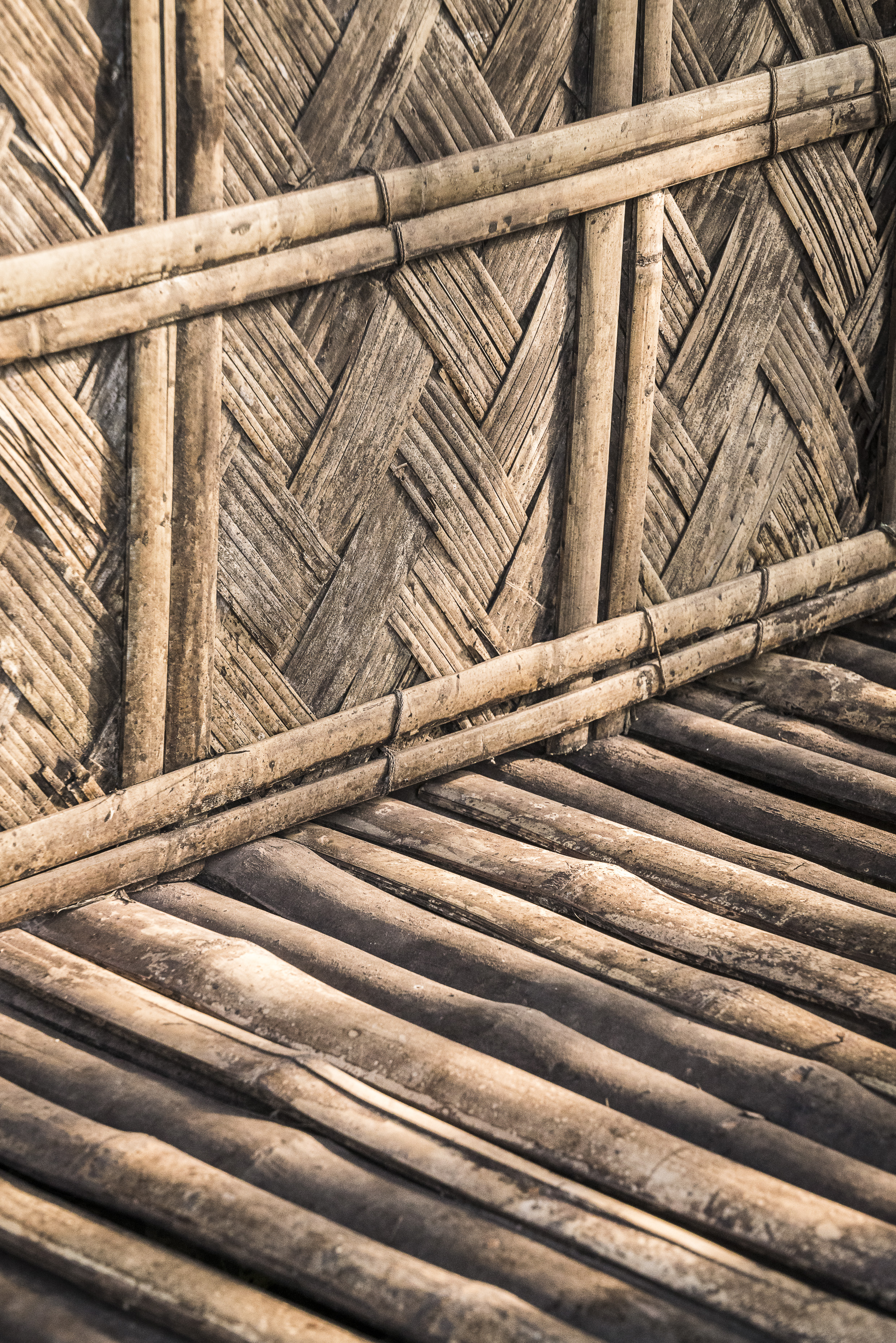 The aesthetic aspect of the building is shaped by the traditional construction method of the woven bamboo wall that creates decorative patterns.