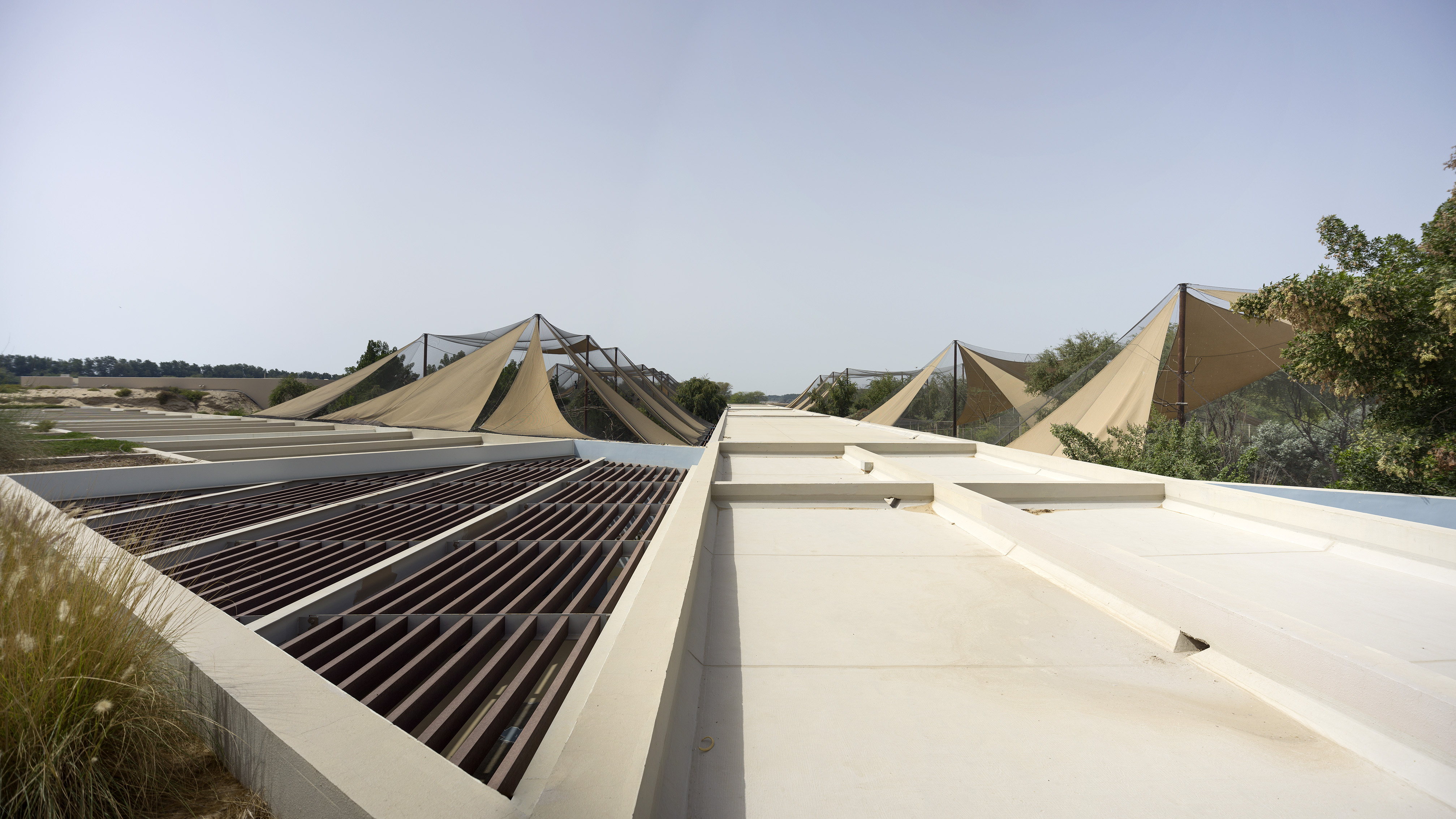 The centre blends with the environment, minimizing its visual impact on the surroundings.