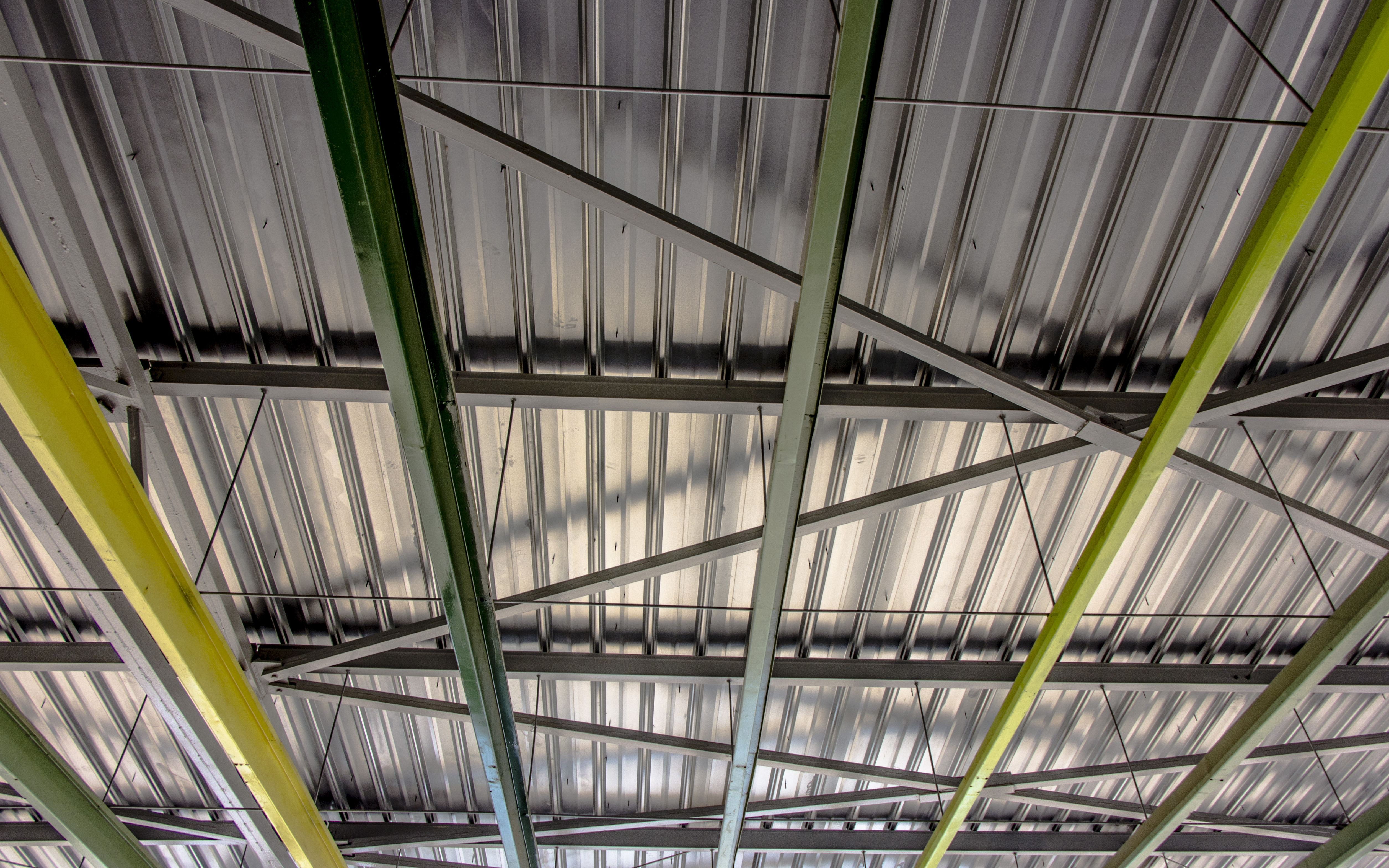 Metallic structure of the double roof.