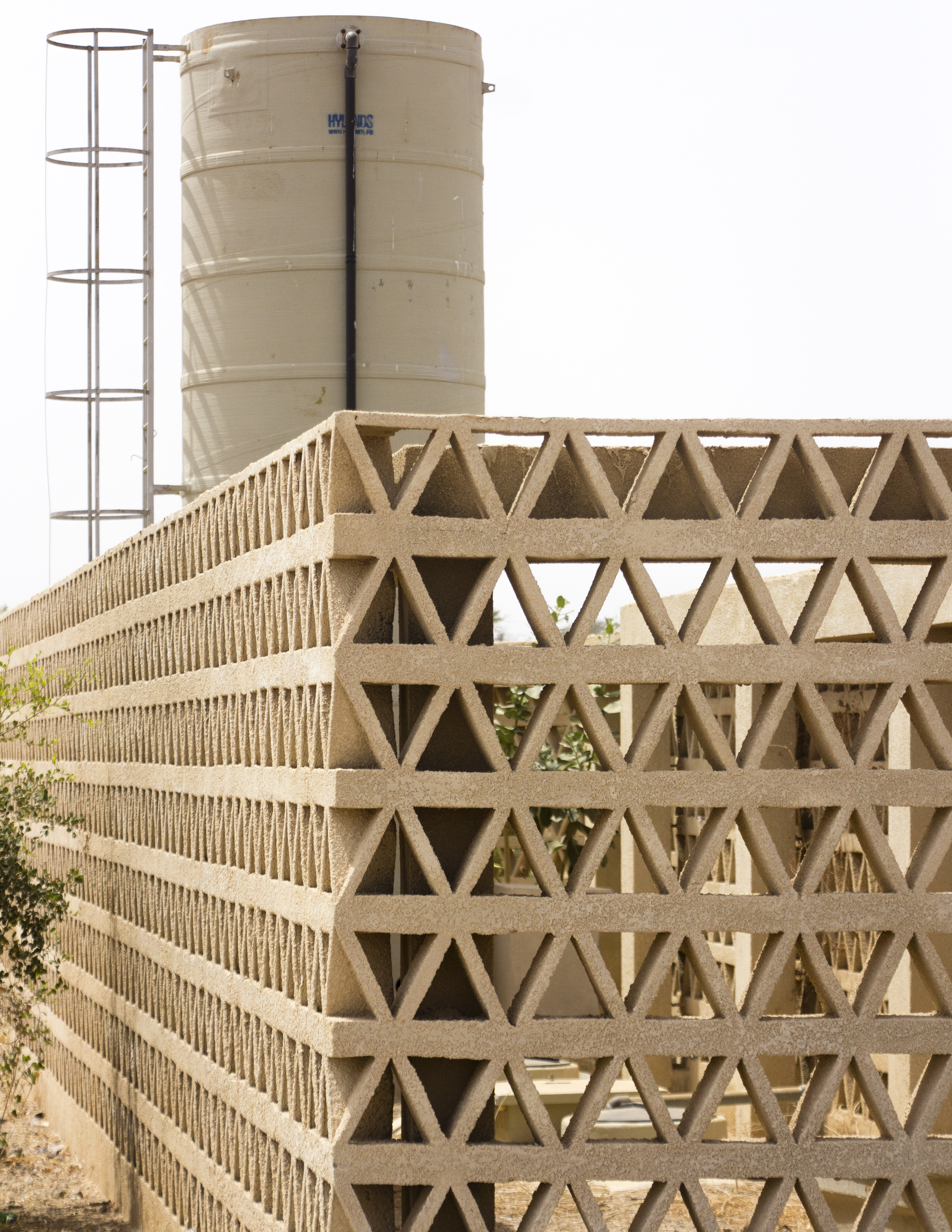 The lattice façade filters out the sunlight and allows a steady airflow.