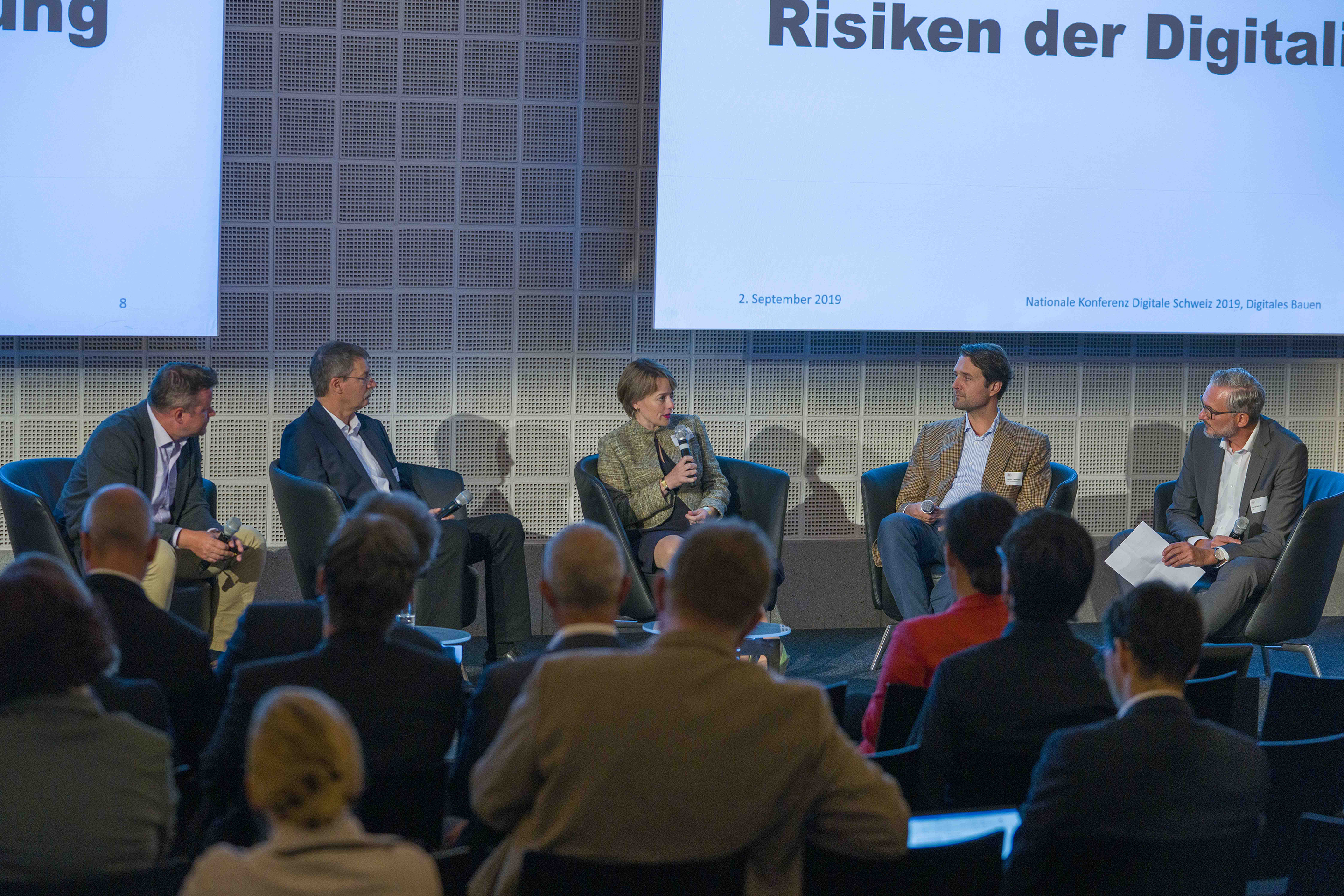 Zweite nationale Konferenz «Digitale Schweiz»: In Basel trafen sich knapp 1000 Politiker, Wirtschaftsvertreter und Wissenschaftler. In einer «Lunch Session» unterhielten sich Vertreter der Baubranche über die Chancen der Digitalisierung im Kontext der Baukultur.