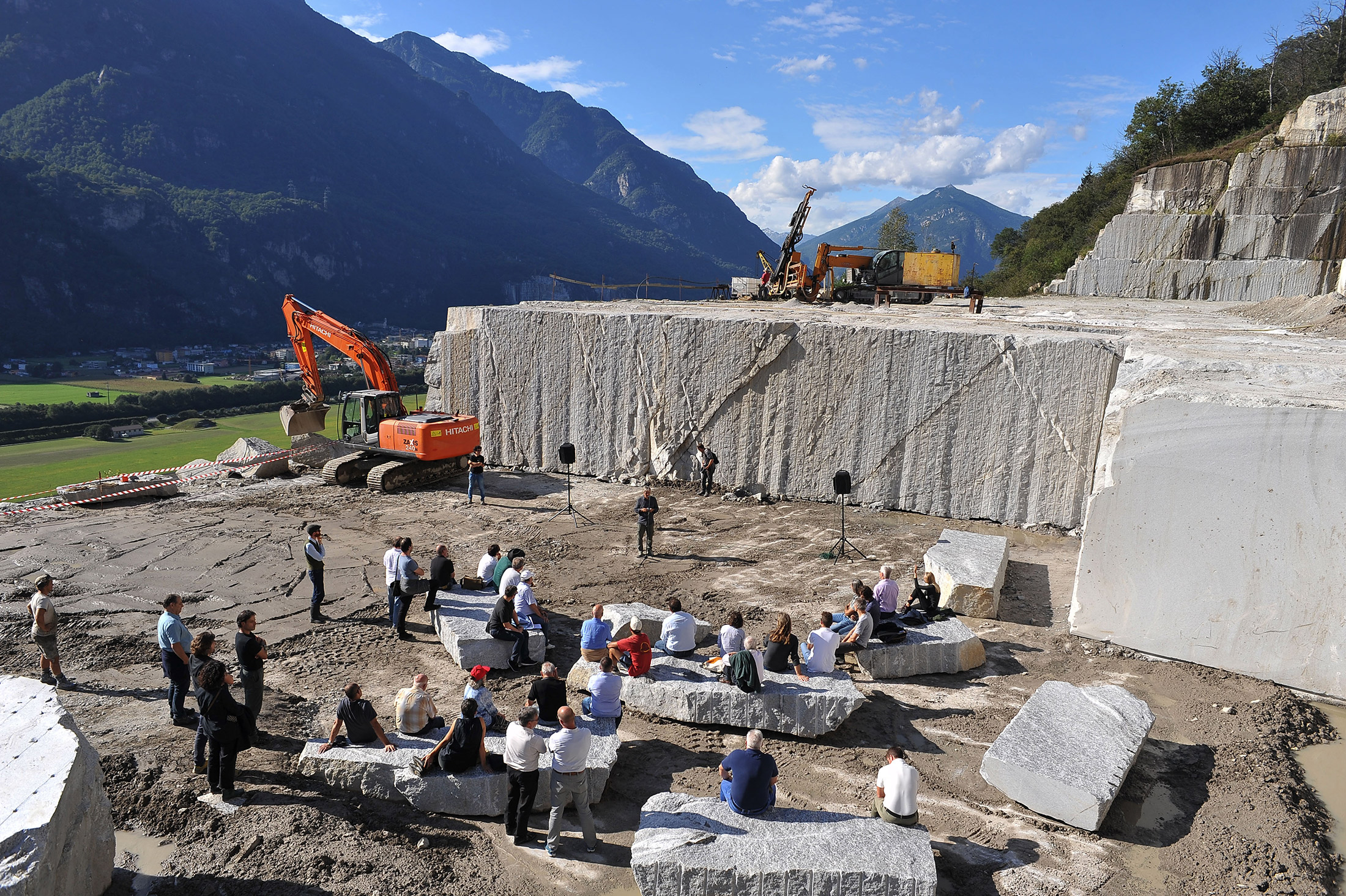 La cava di Ongaro Graniti a Cresciano ha fatto da auditorium al pomeriggio di studio «Pietra: materiale del futuro»