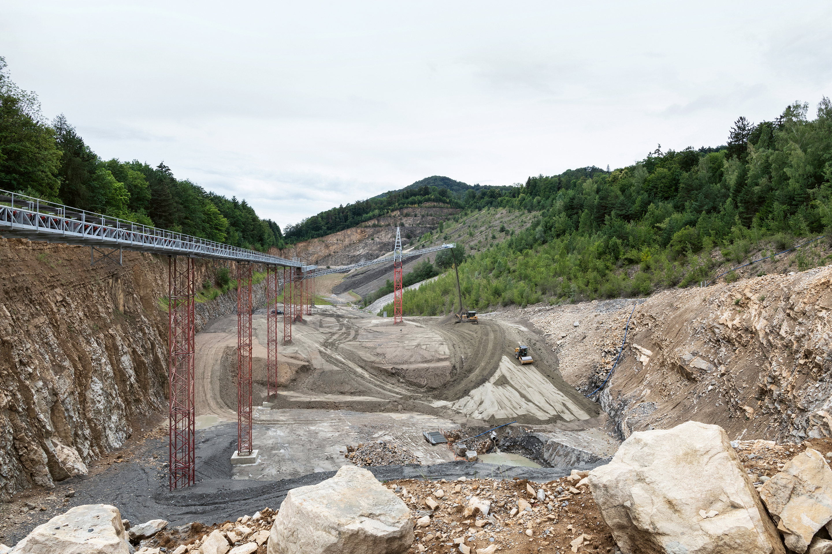 Eingriffe in den Landschafts- und Naturhaushalt sind möglich, sofern sie umweltverträglich gestaltet oder kompensiert werden können (Aushubdeponie Bözbergtunnel).