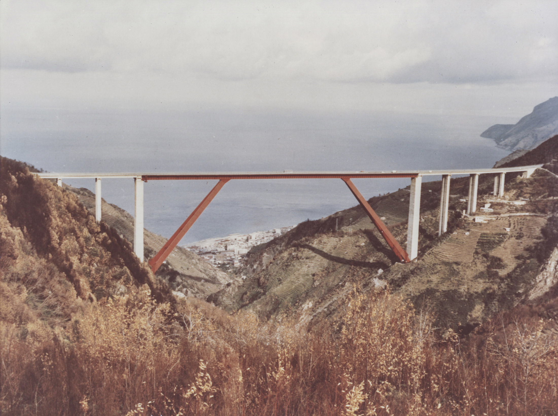 Viadotto sul Torrente Sfalassà, 1968-1972. Opera terminata, vista generale