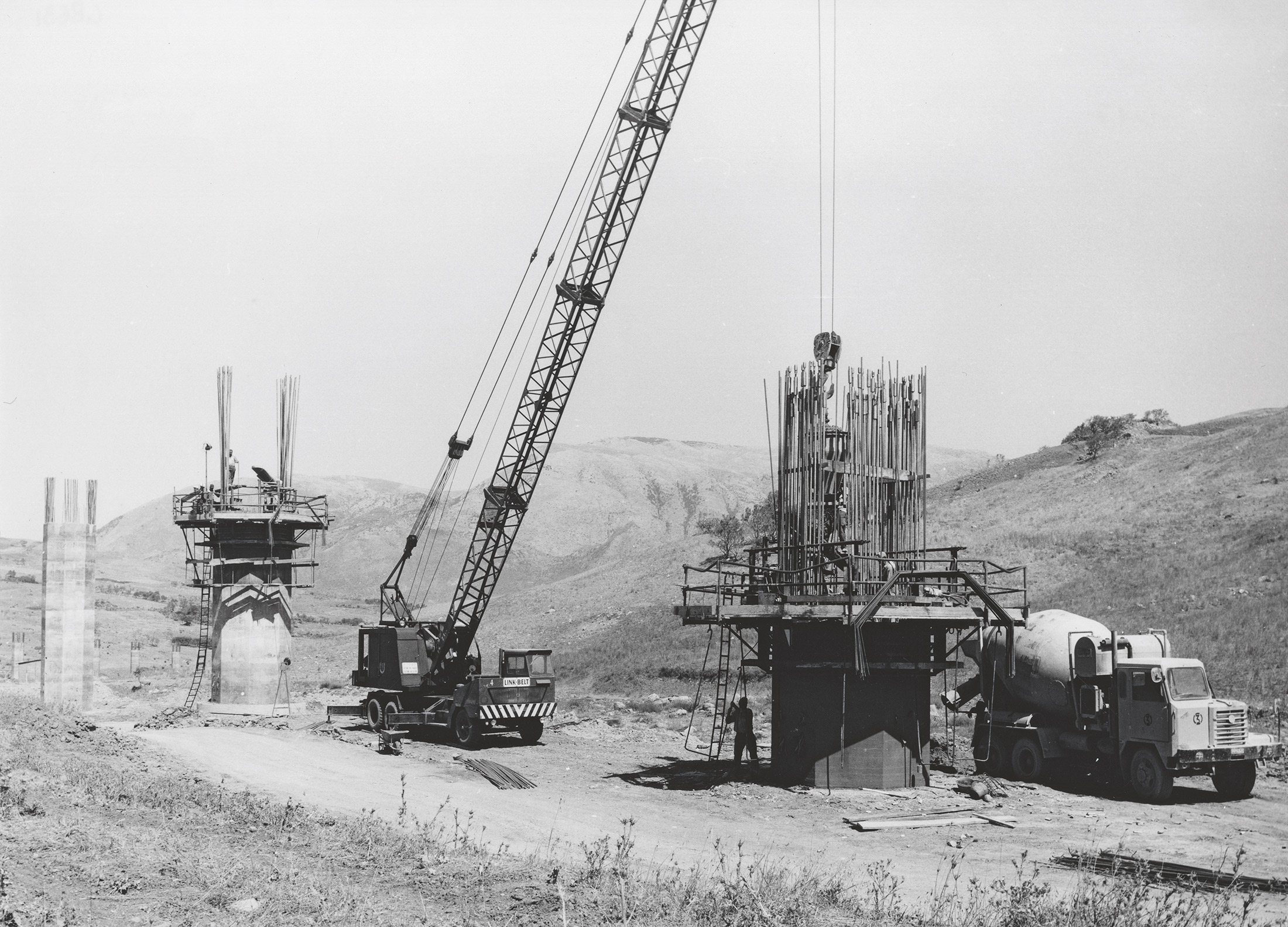 Viadotto sul Torrente Fichera, 1970-1972. Esecuzione delle pile