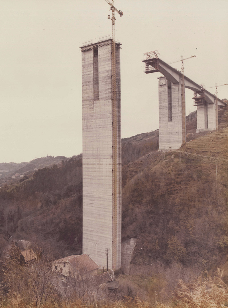 Viadotto sul Torrente Gorsexio, 1972-1978. Vista dei casseri scorrevoli durante l’esecuzione dell’impalcato