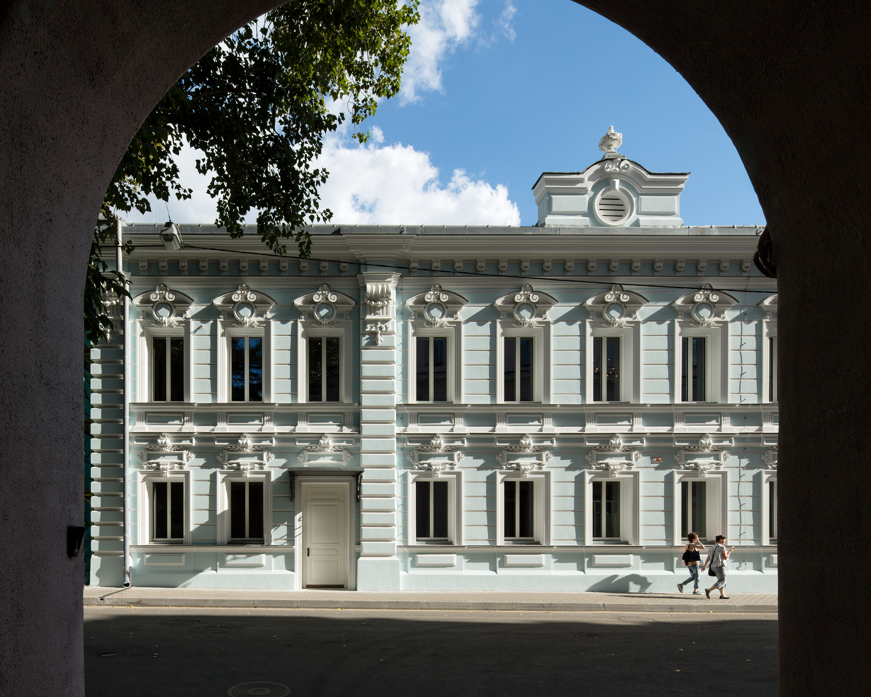 Blick auf das ins bauliche Ensemble integrierte Herrenhaus.