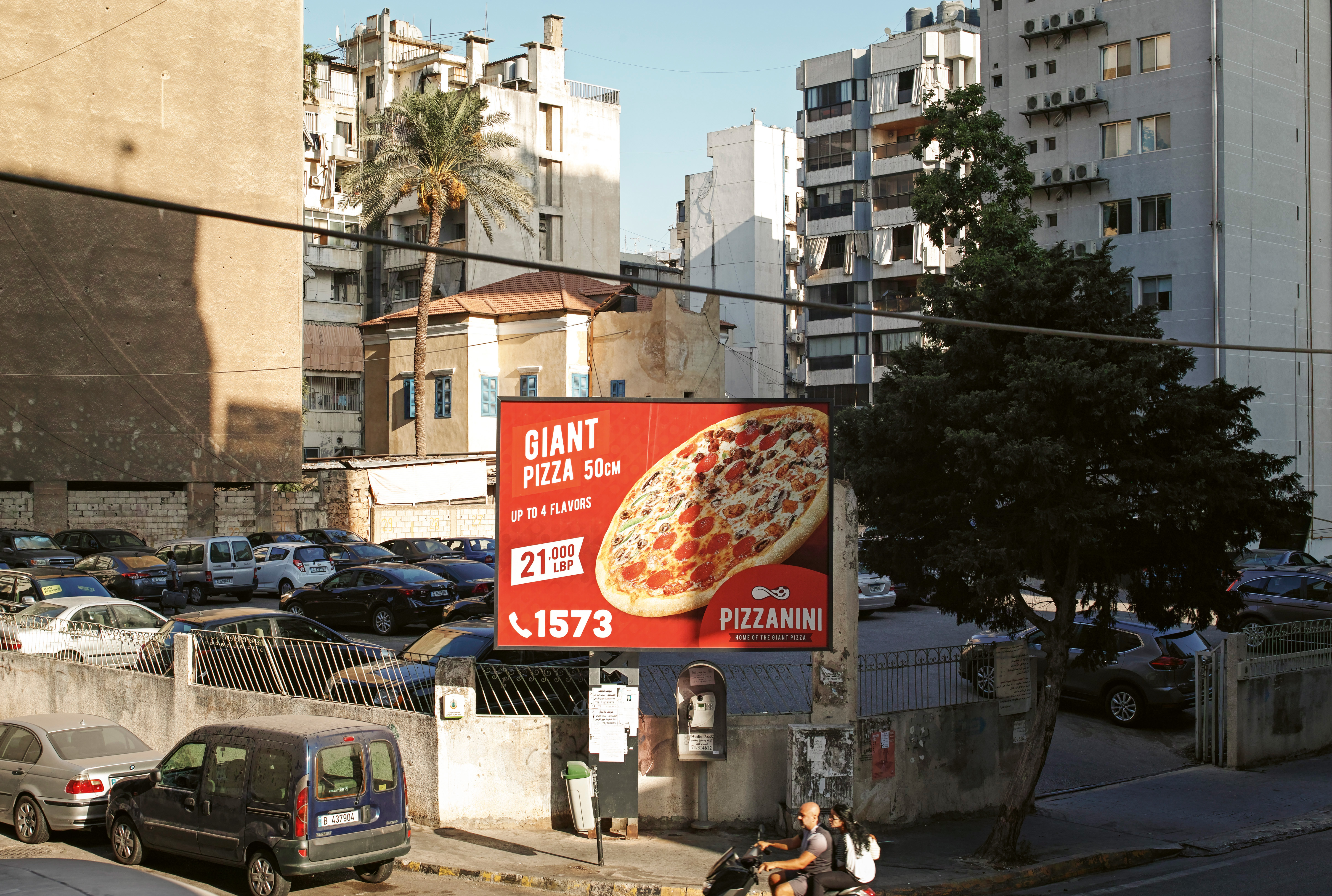 Toutes les photographies illustrant cet entretien ont été réalisées par Marco Pinarelli lors d’un tour d’une journée effectué avec l’architecte  Hicham Bou Akl dans l’agglomération de Beyrouth le 19 septembre 2019.