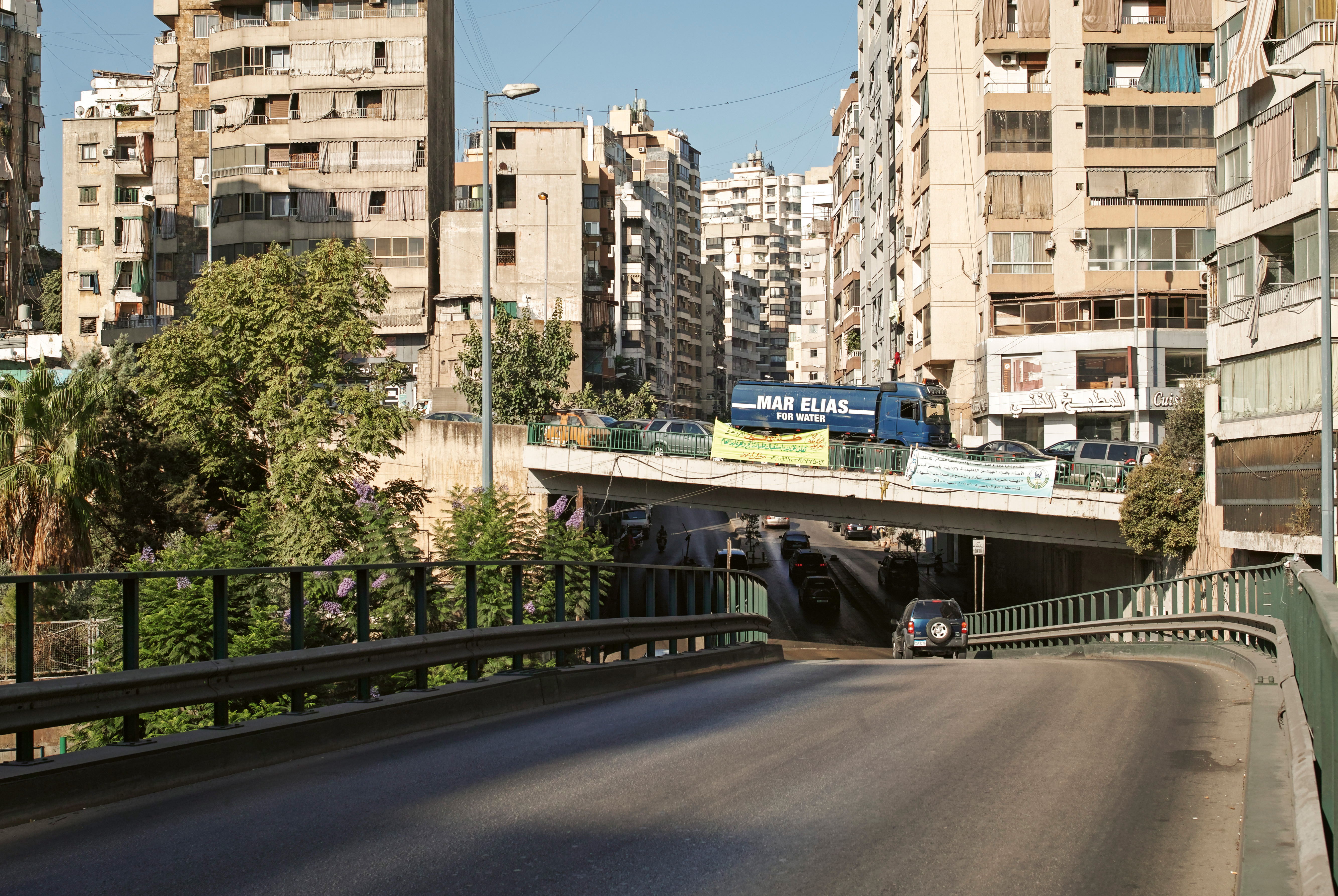 Toutes les photographies illustrant cet entretien ont été réalisées par Marco Pinarelli lors d’un tour d’une journée effectué avec l’architecte  Hicham Bou Akl dans l’agglomération de Beyrouth le 19 septembre 2019.