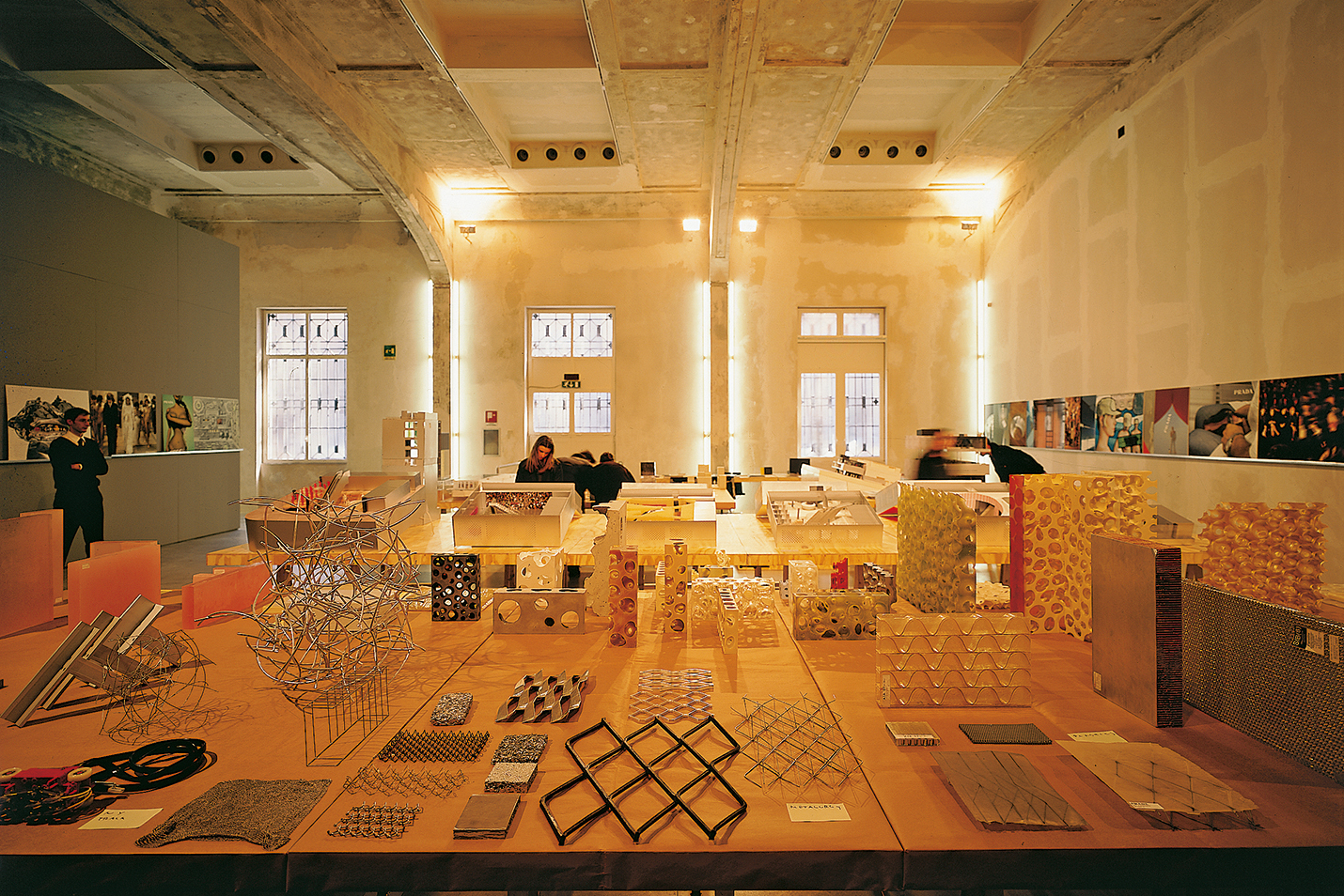 Blick in die Ausstellung «Works in Progress. Stores, Offices, Factories. New York, Los Angeles, San Francisco, Tokyo, Terranuova, Arezzo. Domus 835»