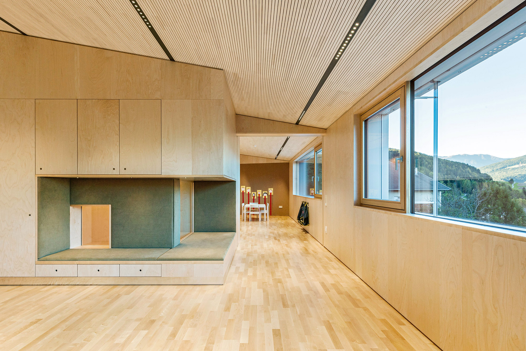 La scuola dell'infanzia di Olang/Valdaora, progettata dallo studio viennese feld72 Architekten