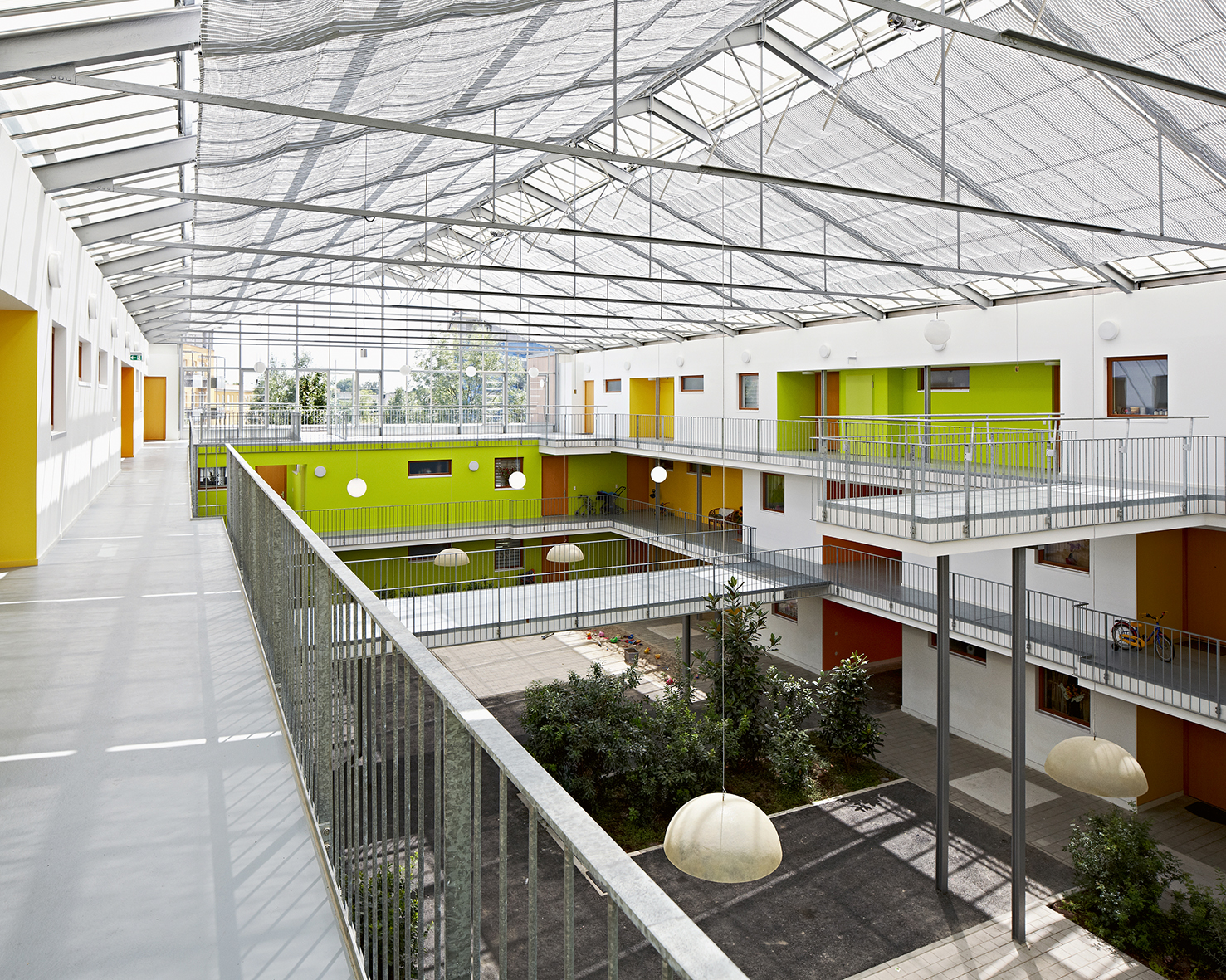 Bâtiment résidentiel à Ingolstadt-Hollerstauden par Behnisch Architekten, Stuttgart