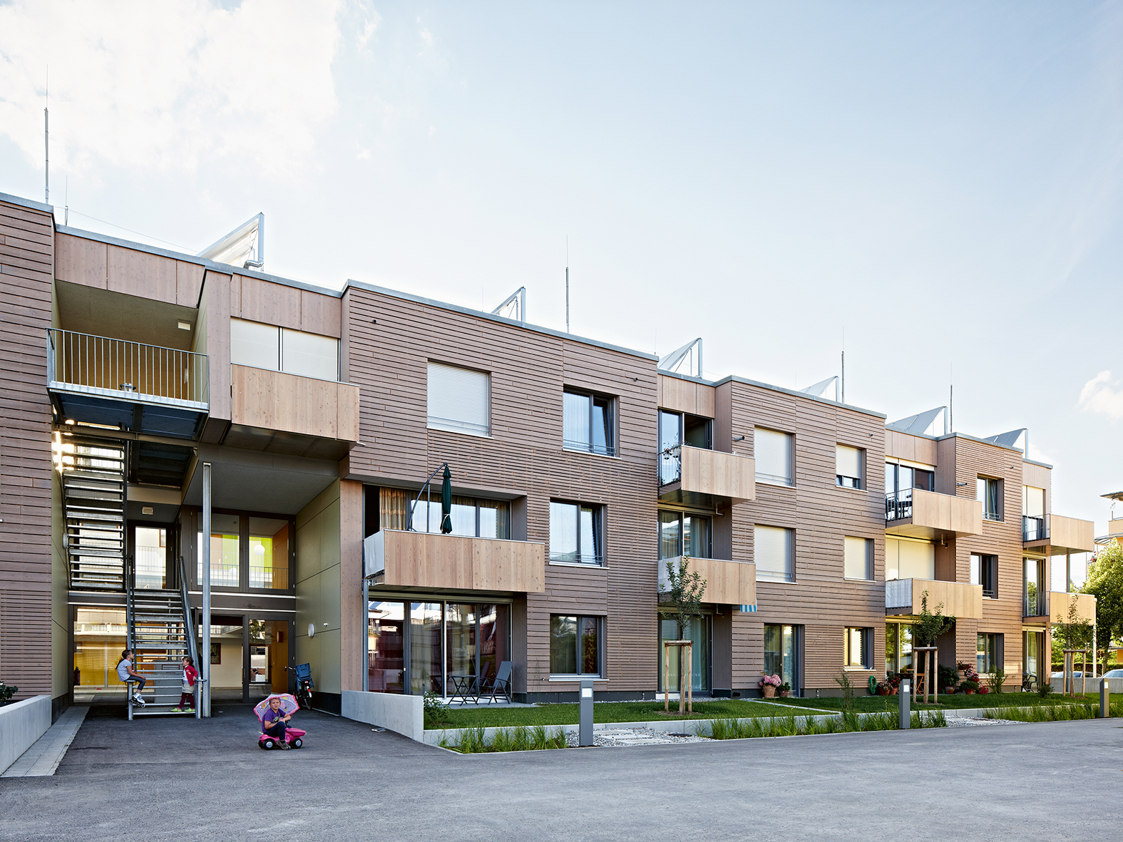 Bâtiment résidentiel à Ingolstadt-Hollerstauden par Behnisch Architekten, Stuttgart