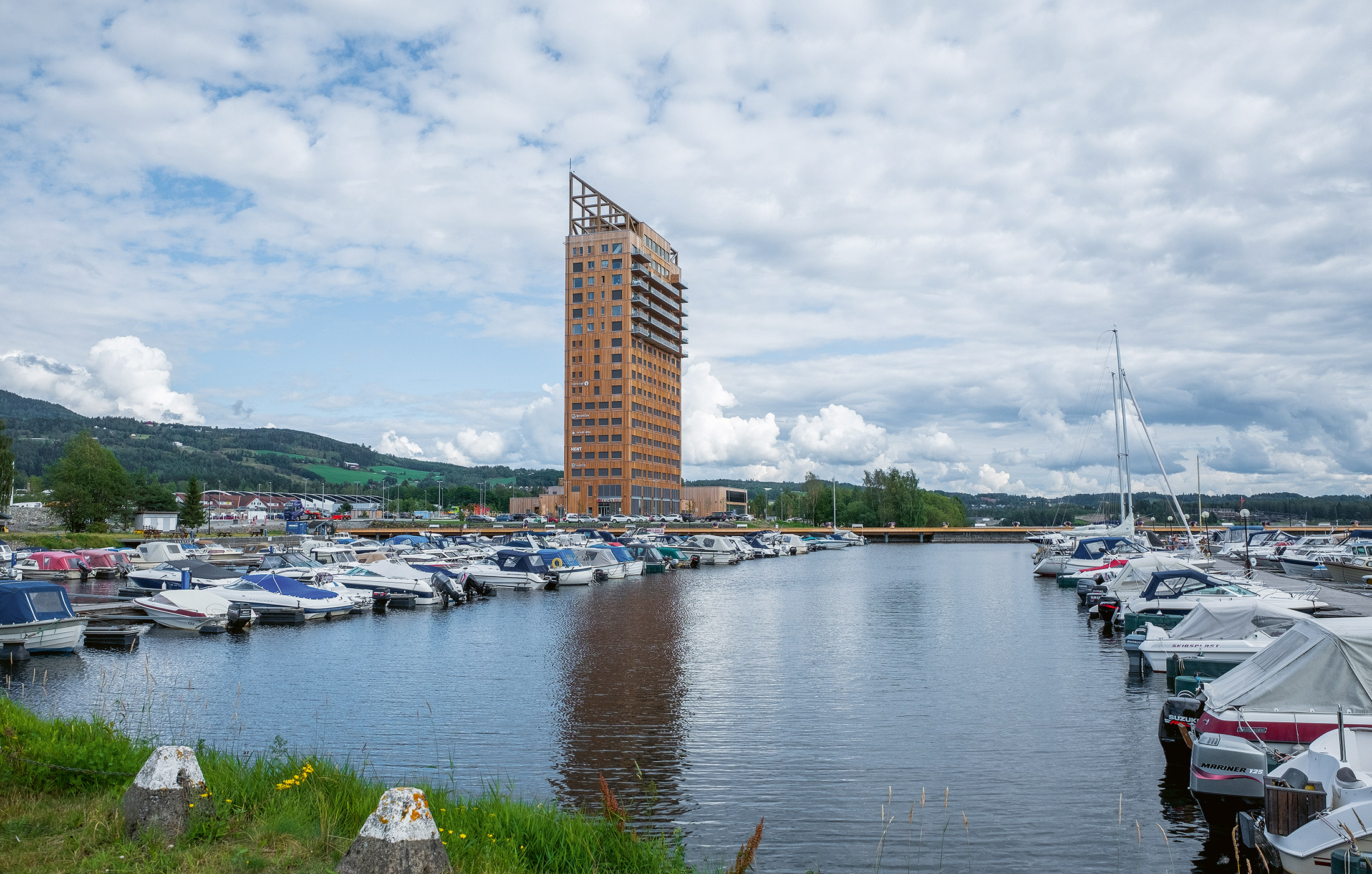 Edificio Mjøstårnet, Brumunddal, Norvegia, 2019