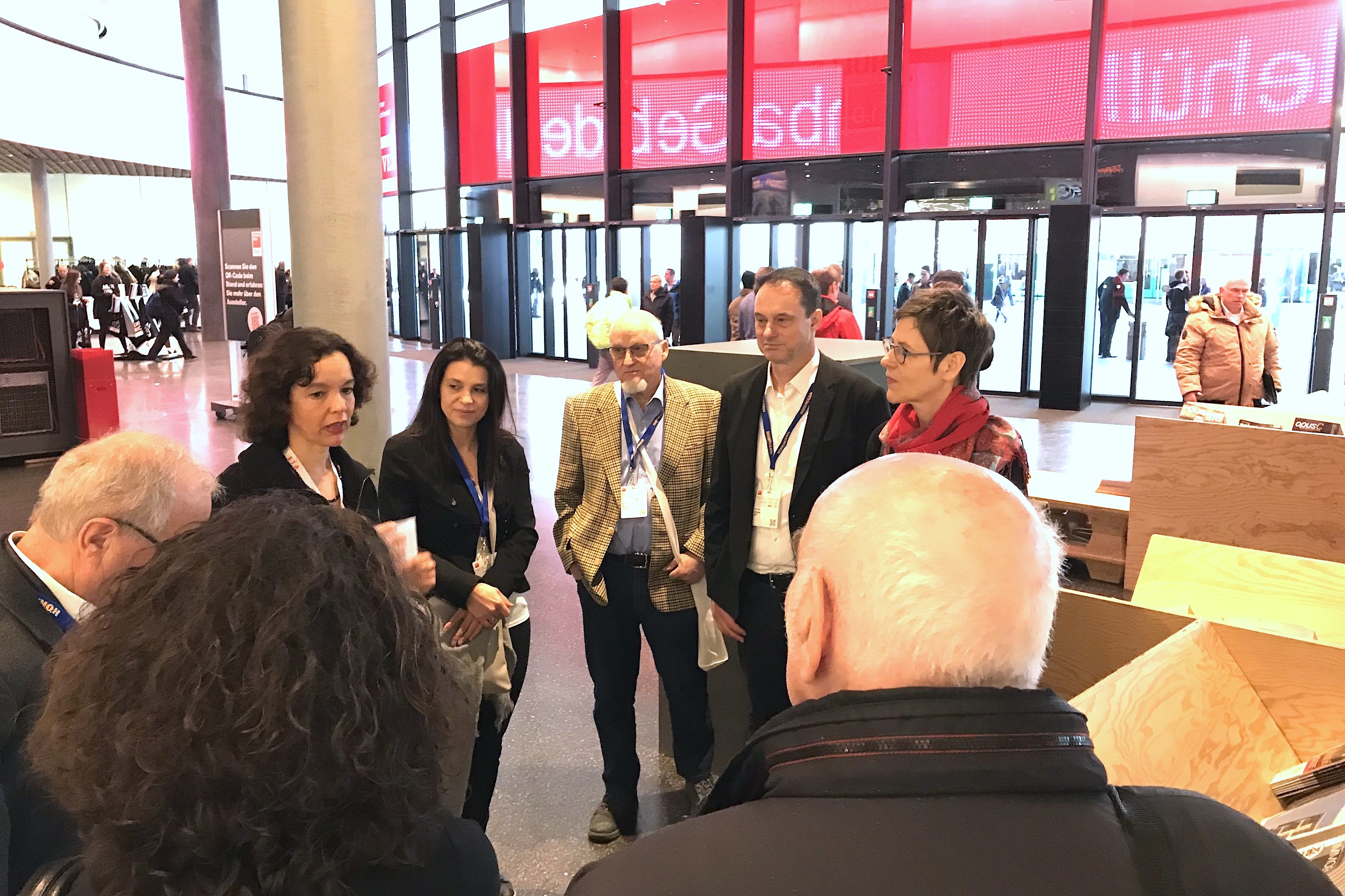 Mit Fakten zur Swissbau stimmte TEC21-Chefredaktorin Judit Solt die Gäste auf den Rundgang ein.