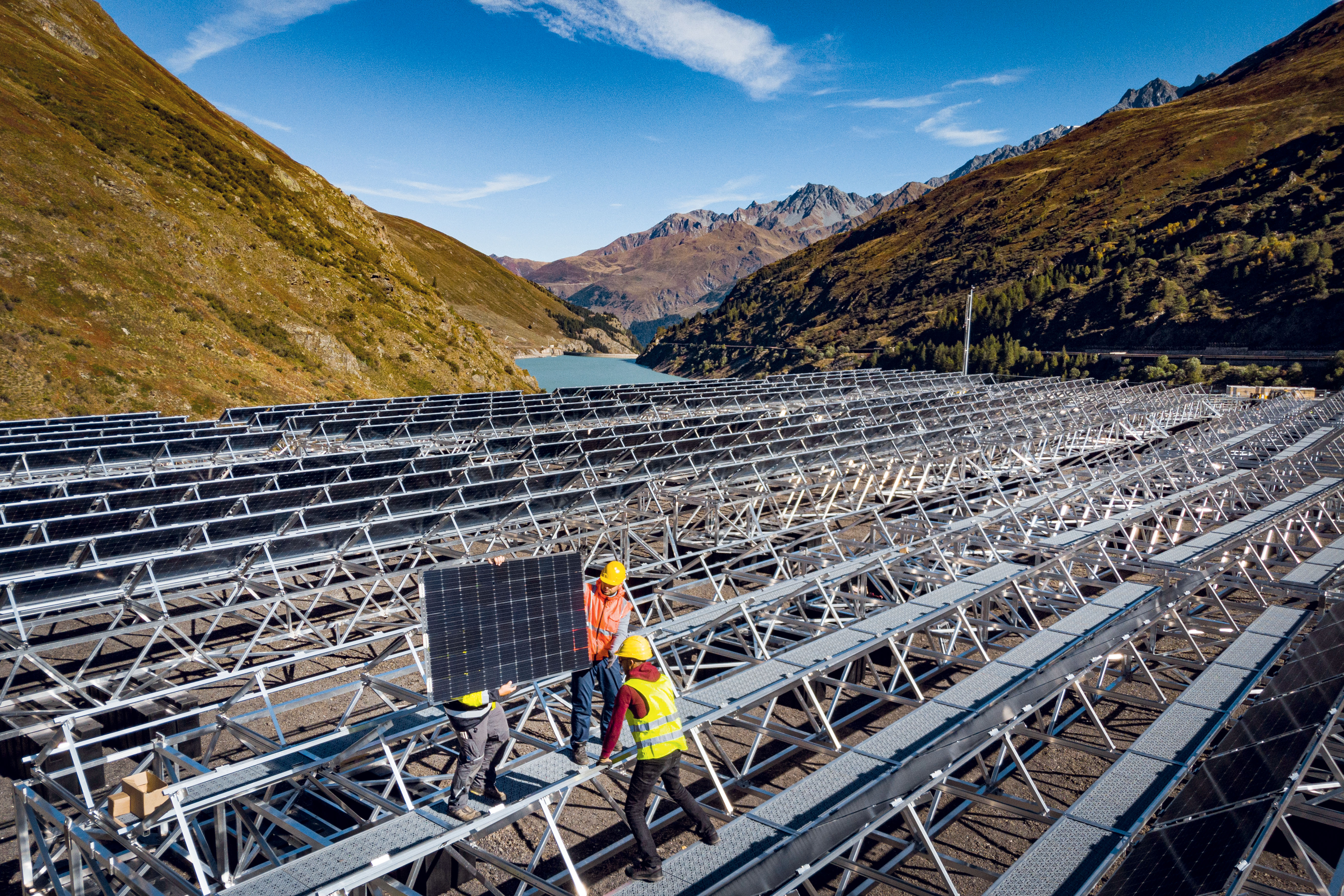 Installation des modules photovoltaïques à proximité du lac des Toules