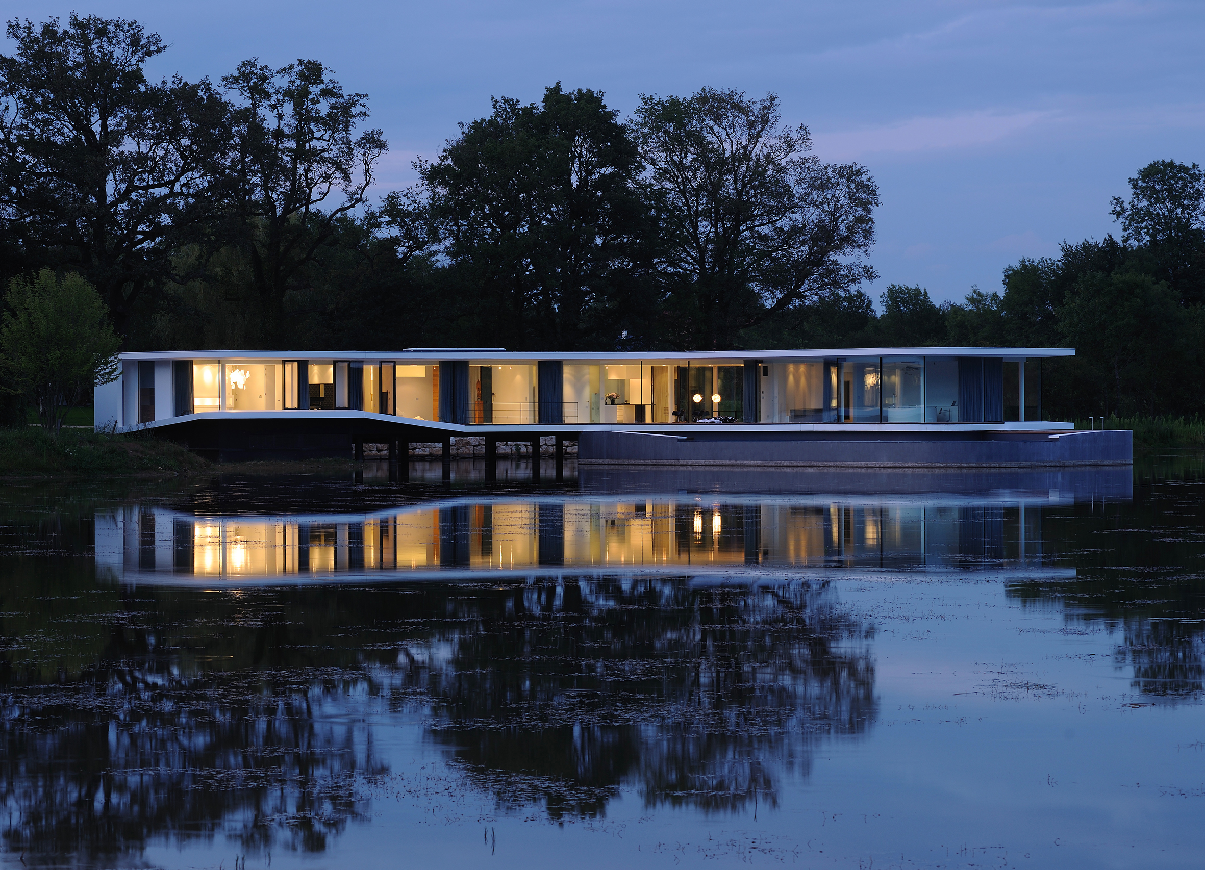 Maison "White Snake House", (Ain, France) Pierre Minassian (AUM), architecte 2009-2010