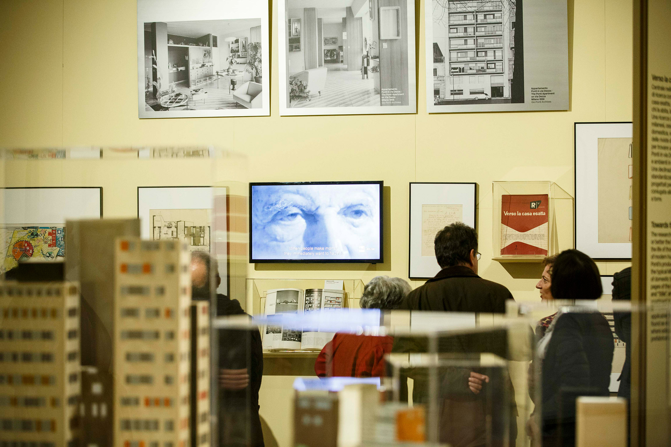 L'allestimento della mostra «Gio Ponti. Amare l'architettura» al MAXXI di Roma è stato ideato dal grafico Leonardo Sonnoli.