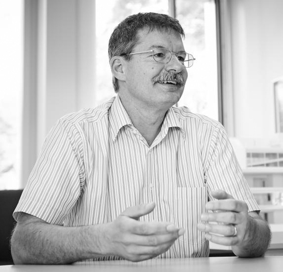 Peter Richner est directeur adjoint de l’Empa, responsable du département des sciences de l’ingénieur, responsable du domaine de recherche Energie, responsable du bâtiment expérimental NEST et vice-­président du conseil d’experts Energie de la SIA.