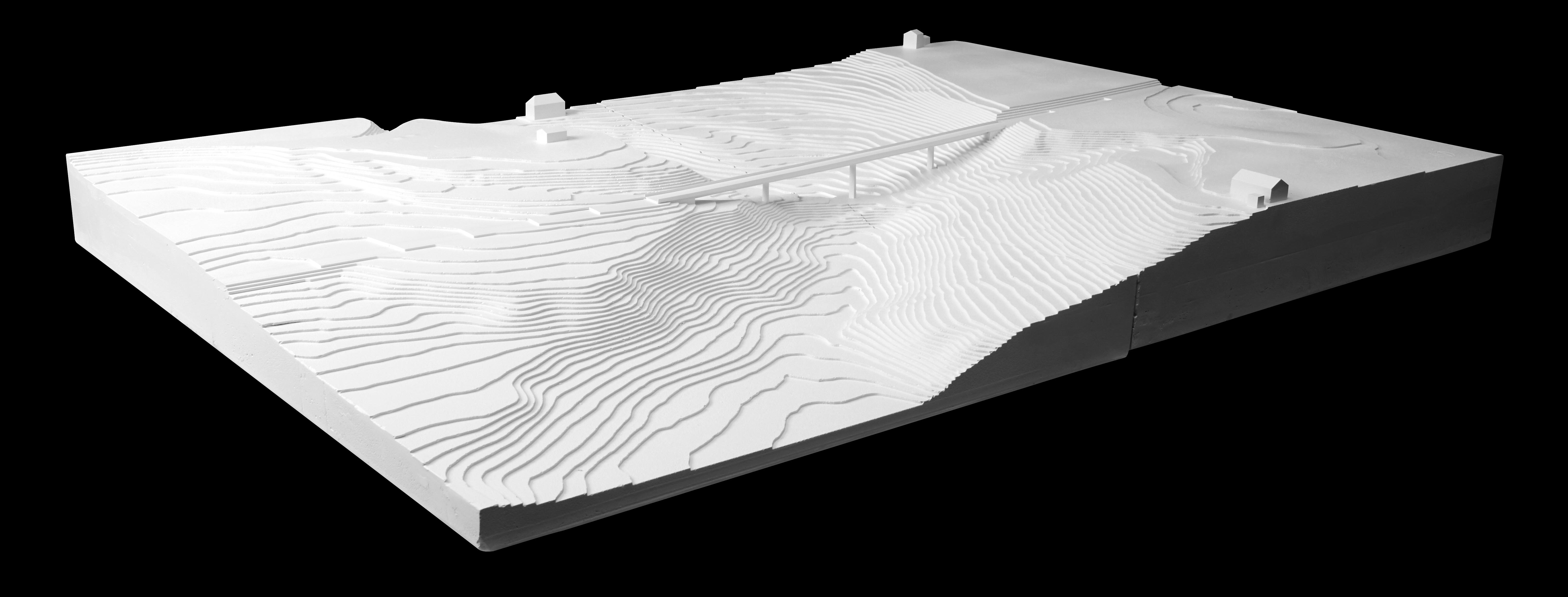 Maquette et élévation du projet Constance pour le pont de Chésalles et la nouvelle liaison Marly-Matran. La maquette du pont de Chésalles a été réalisée au 1:1000, l’élévation au 1:200 et le pont est d’une longueur d’env. 245 m.