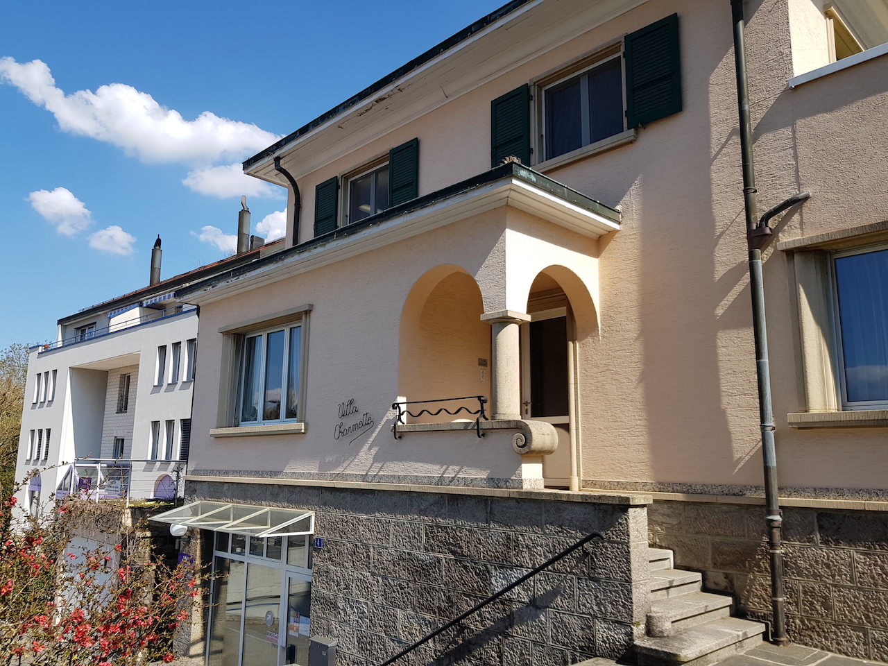 La villa dans laquelle se trouve une partie des locaux de Weinmann-Energies et qui a également été le domicile de Monsieur Weinmann avant la fondation de l’entreprise et durant les débuts de l’activité. Cette villa, située à Echallens, reste un lieu emblématique de l’histoire de l’entreprise.