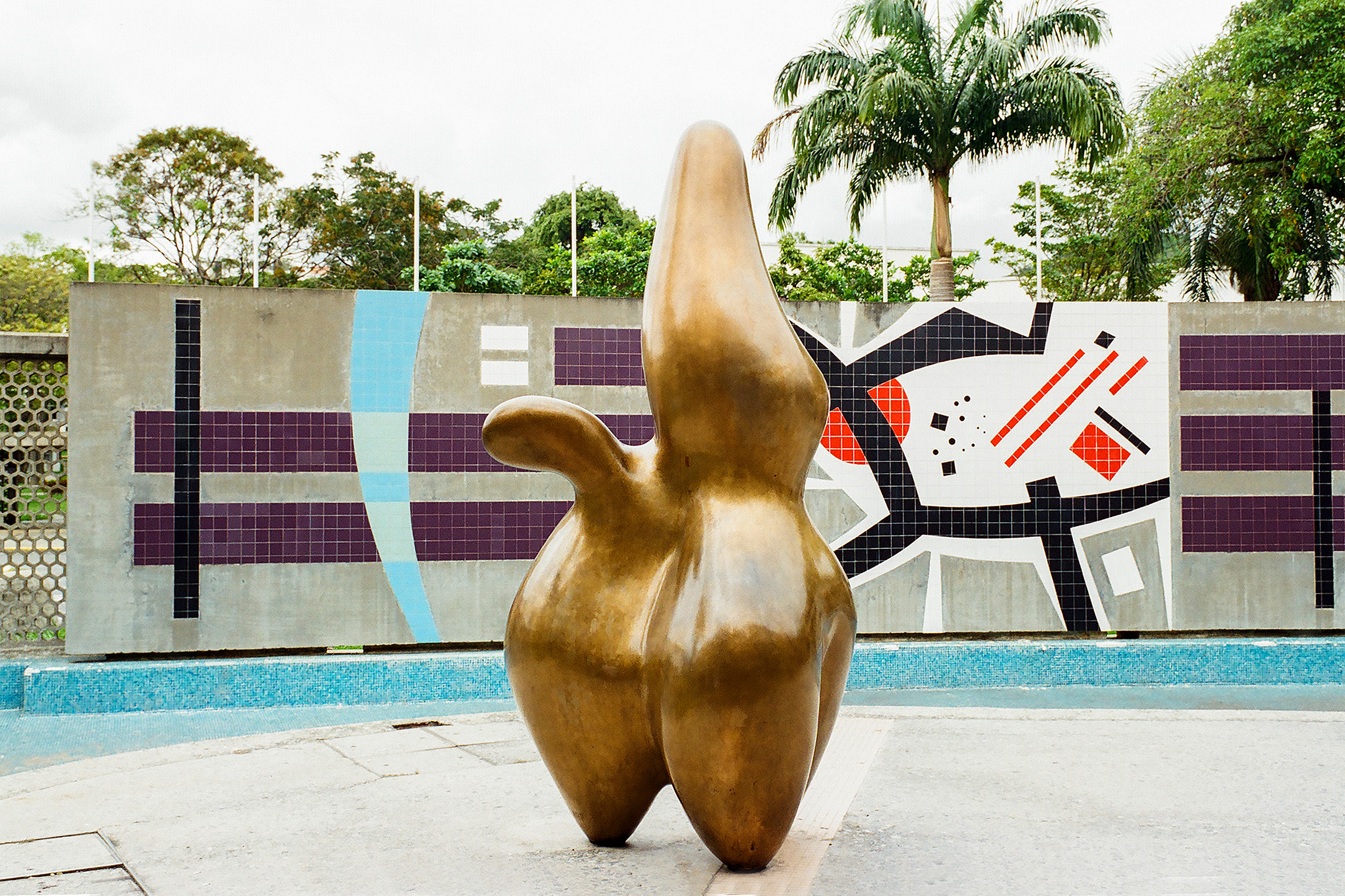 Ciudad Universitaria di Caracas, architetto: Carlos Raúl Villanueva, 1944-1970. Jean Arp, «Berger des nuages / Wolkenhirt», 1953