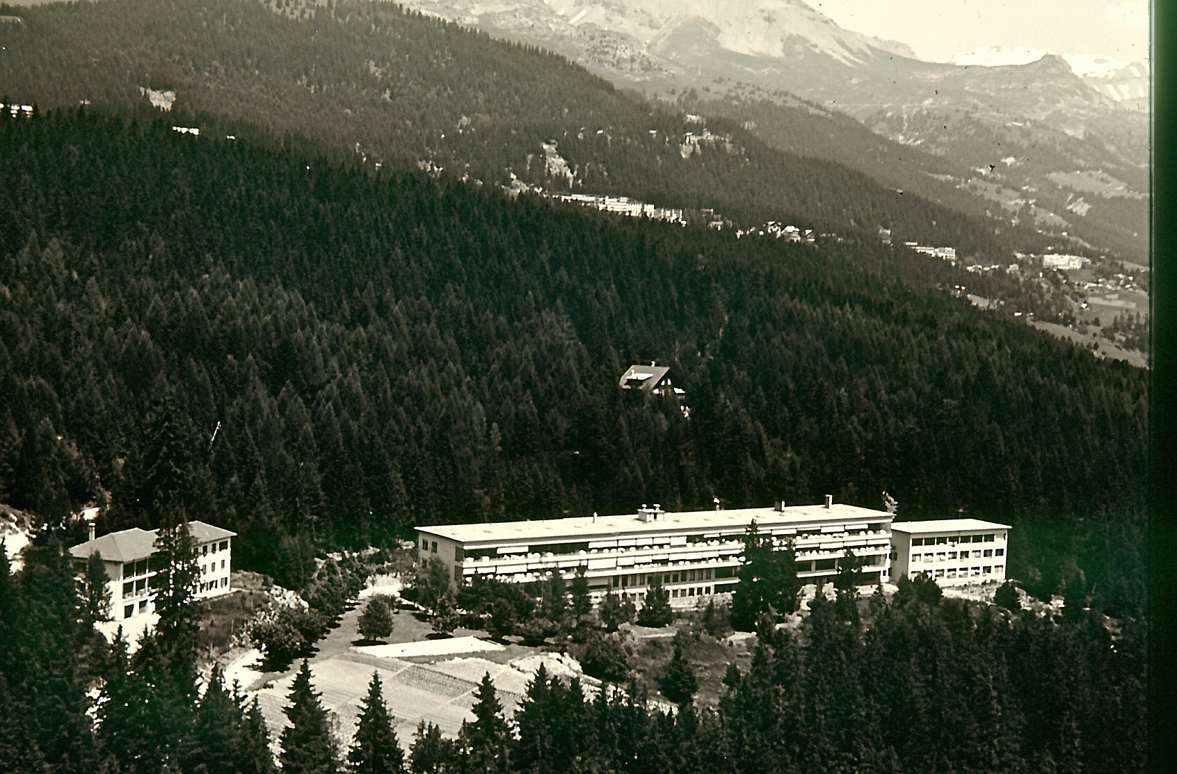 Sanatorium valaisan, Station climatérique de Montana, années 1940. Photographe inconnu.