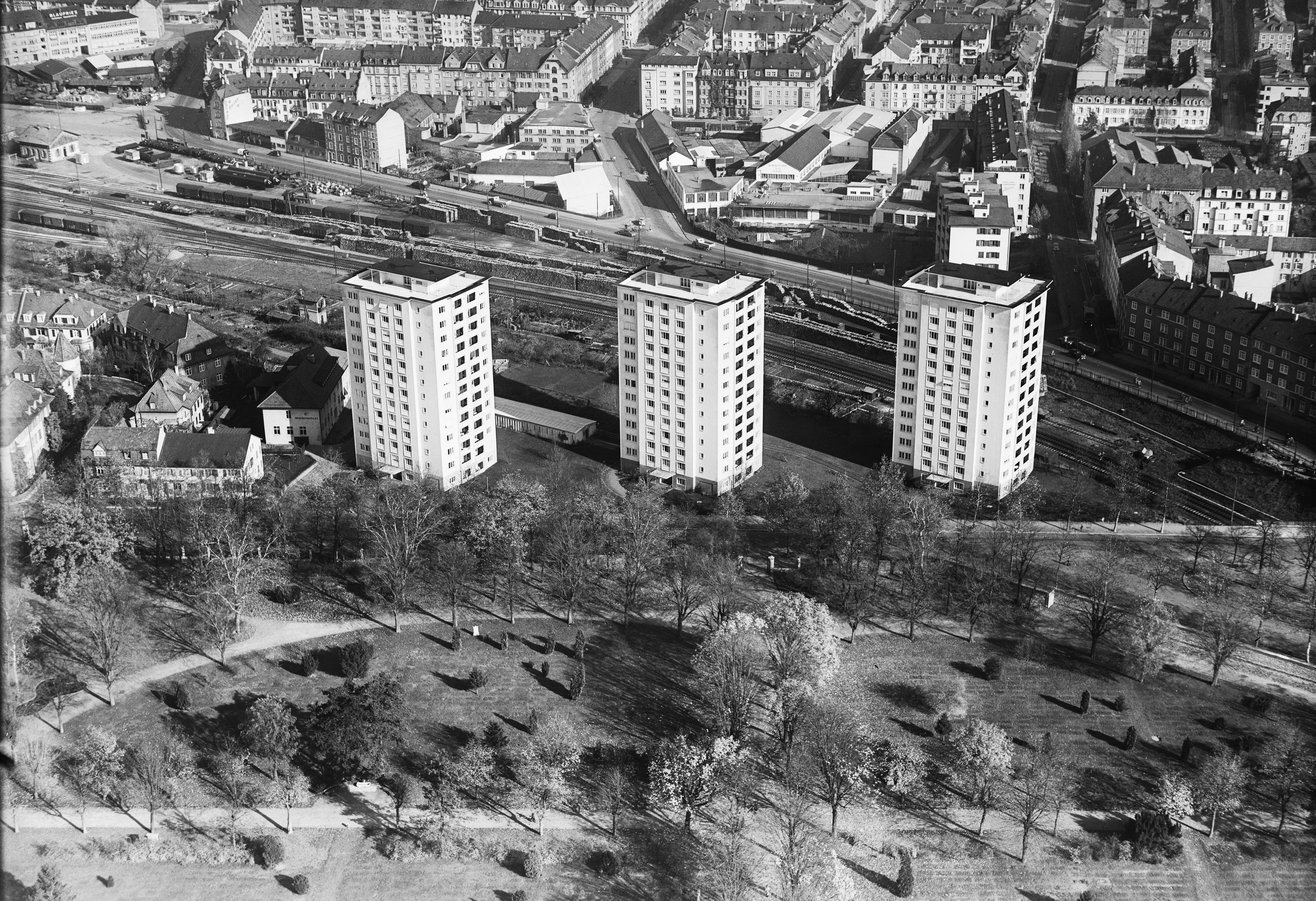 Entenweid, les premières tours de logements à Bâle (1952)