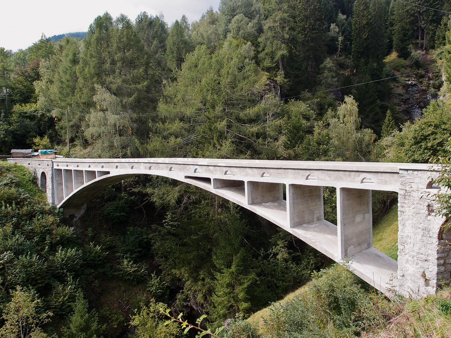 Robert Maillart, ponte Valtschiel a Donat, 1925, restaurato nel 2013 da Conzett Bronzini Partner
