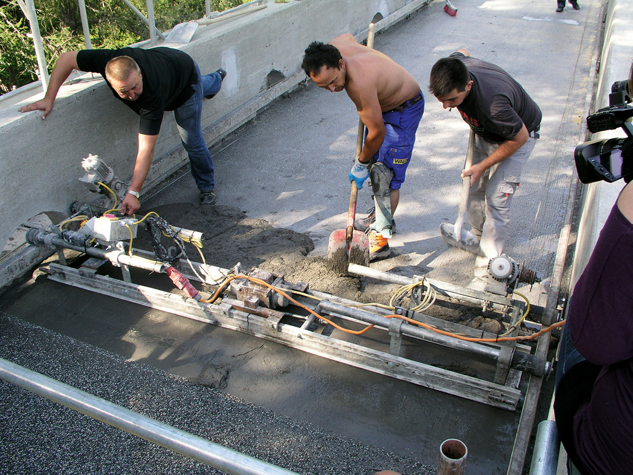 Immagini del restauro del ponte Valtschiel a Donat, realizzato nel 1925 da Robert Maillart e rinnovato nel 2013 da Conzett Bronzini Partner