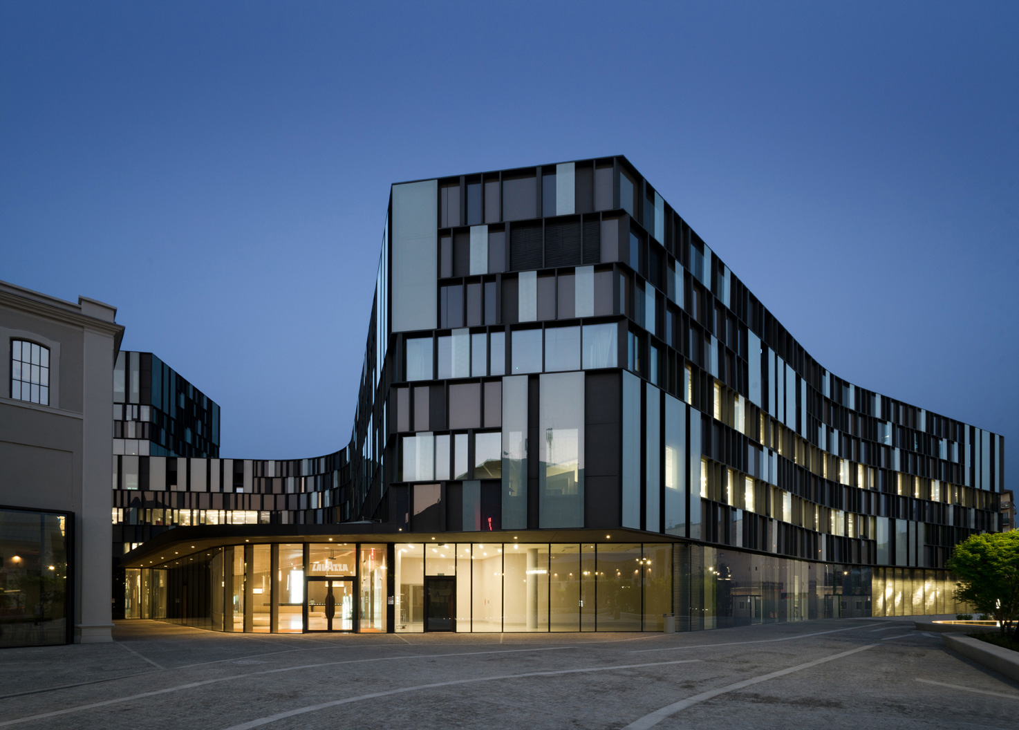 La menzione d'onore del Premio italiano di architettura è andata a Cino Zucchi per i Lavazza Headquarters a Torino (2018).