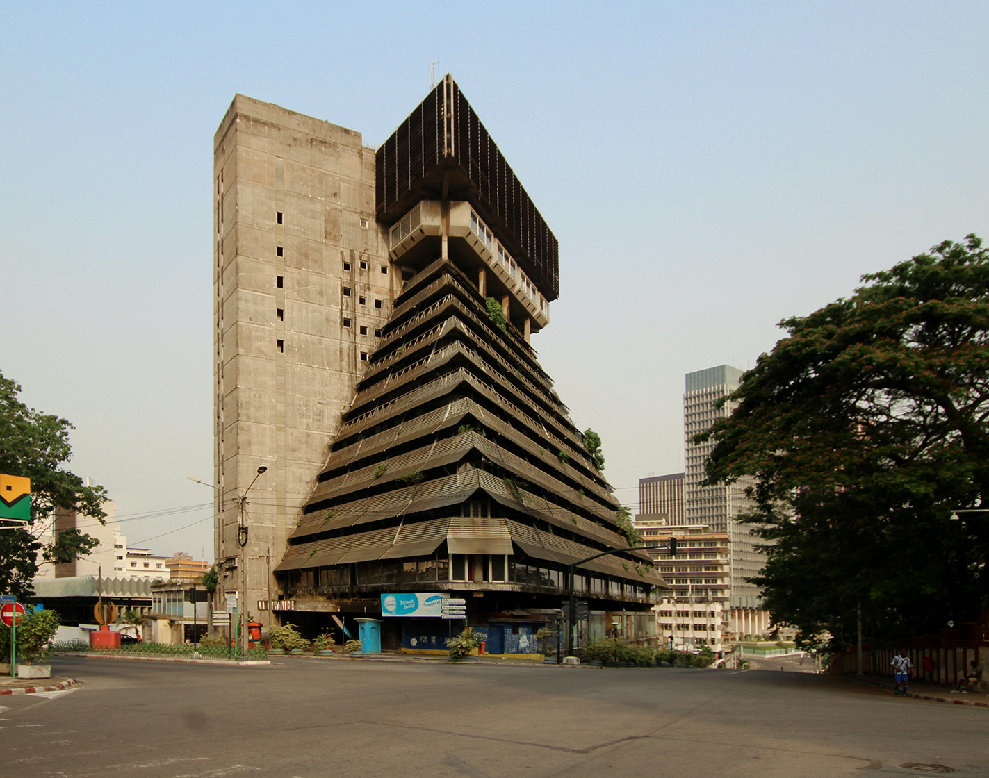 Rinaldo Olivieri, La Pyramide, Abidjan, 1968-1973