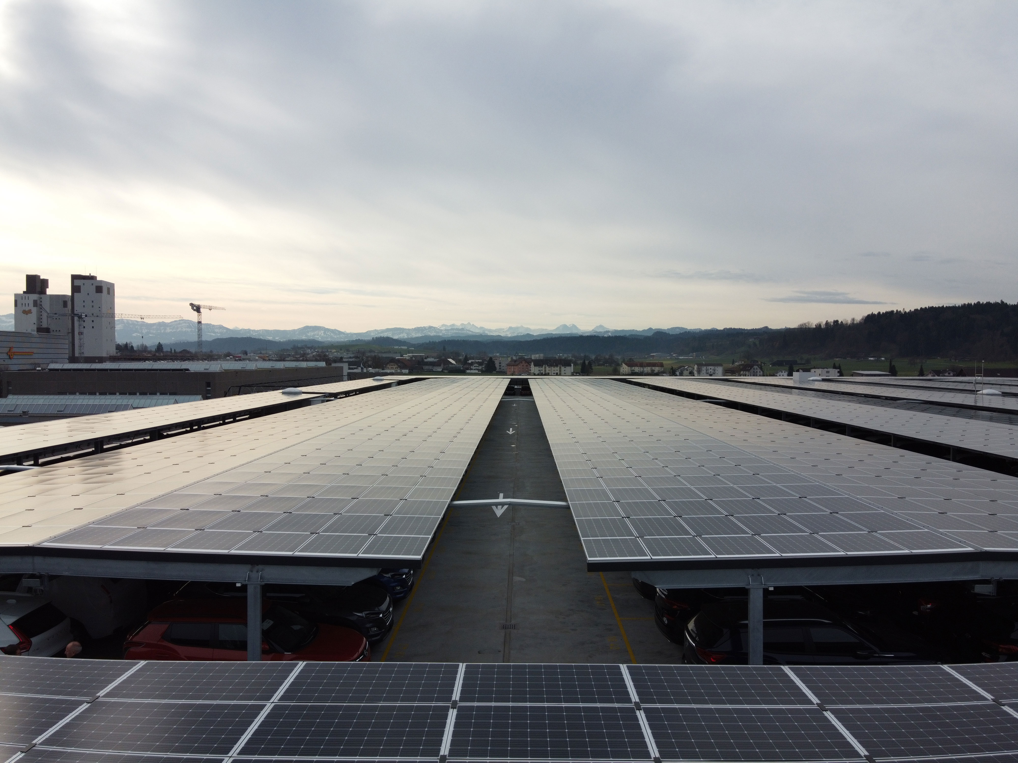CATEGORIA B: EDIFICI – Premi Solari per edifici a energia positiva – Car House a energia positiva 163% Galliker Transport AG, Altishofen (LU)