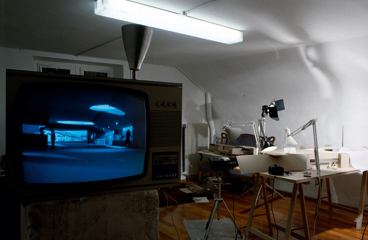 Ripresa video di un modello in scala ridotta per la presentazione del progetto della piscina di Mühleteich Riehen, Svizzera, 1981