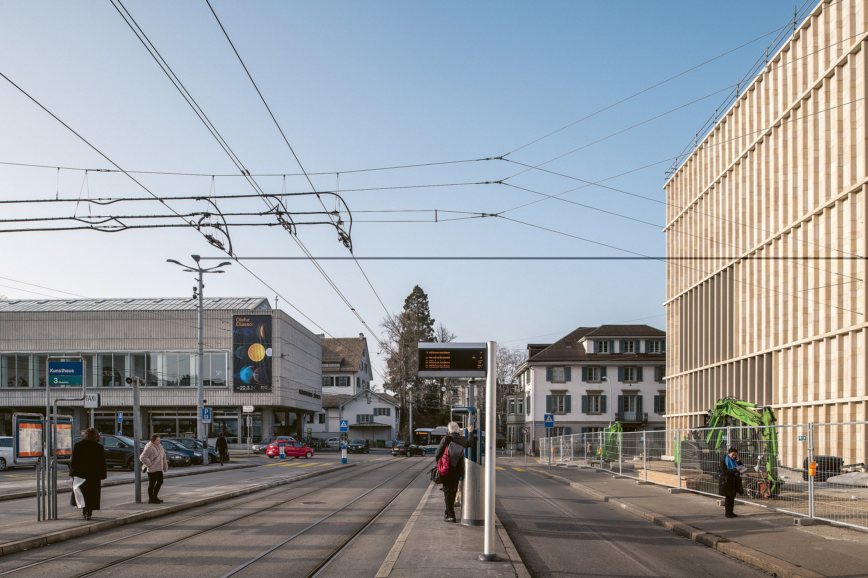 Il linguaggio delle facciate dell'edificio Pfister (1958) viene ripreso da David Chipperfield per il suo ampliamento, sul lato opposto della strada.