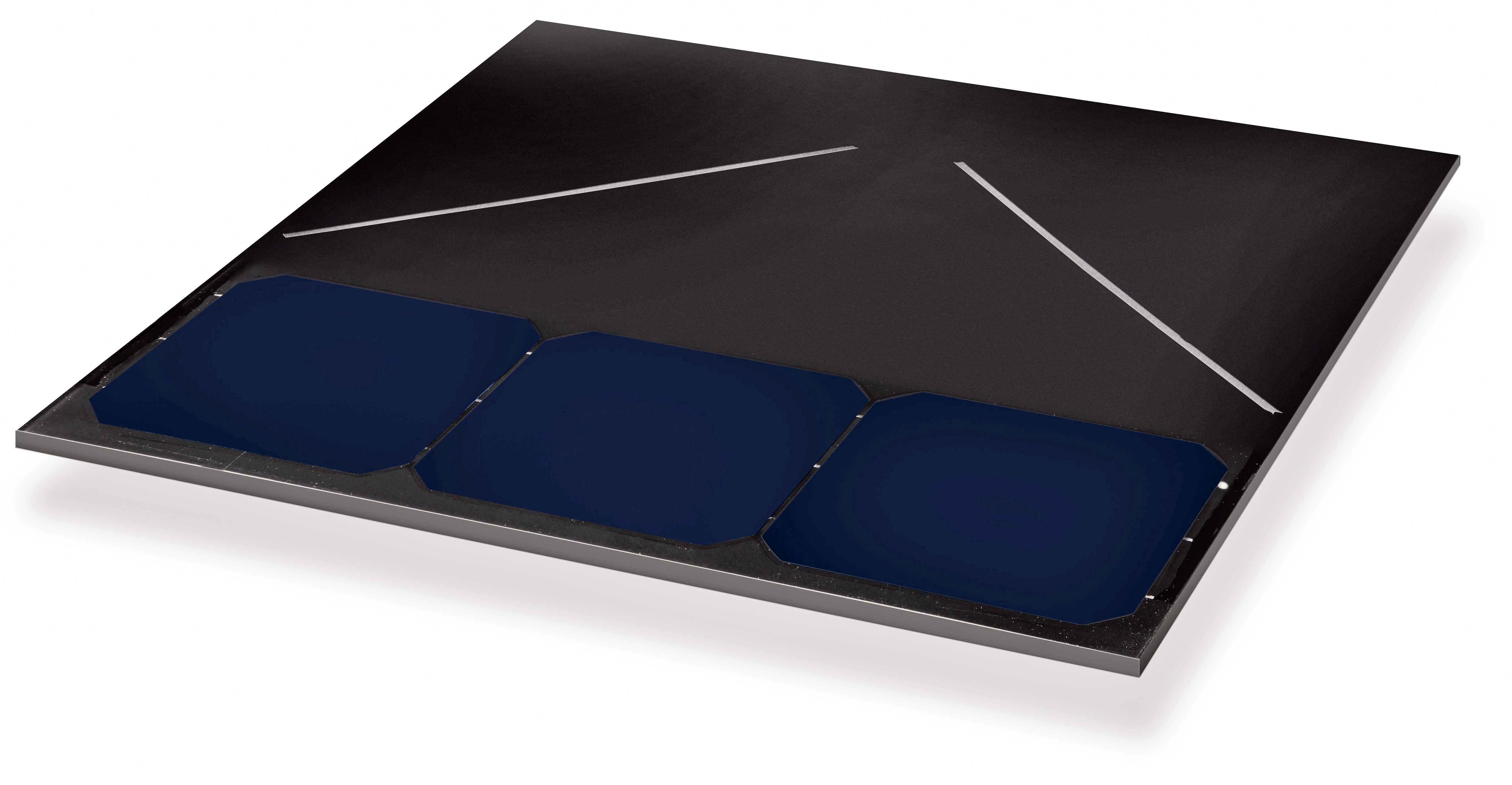 L'une des trois tuiles actuellement proposées par l’entreprise. Solaris Classic offre une puissance de 152 Wc/m2. Solaris Premium Black de 150 Wc/m2 et Solaris Heritage de 146 Wc/m2.