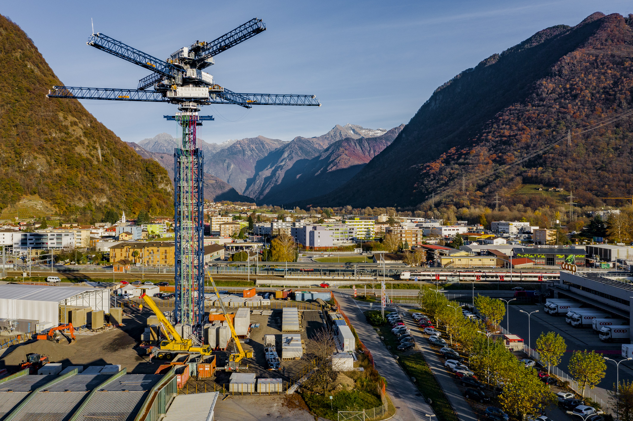 La torre dimostrativa installata a Castione collegata alla rete pubblica svizzera