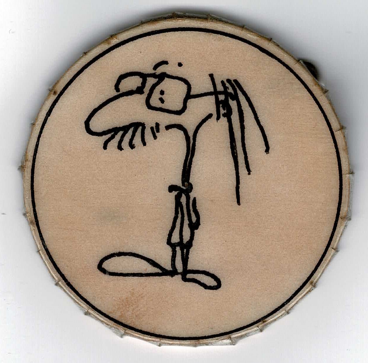 Spille disegnate da Franco Patà e realizzate dagli studenti su cartone, con adesivi trasparenti stampati con le fotocopiatrici della scuola. Erano disponibili in formato rotondo e quadrato. Lo slogan «Snozzidarnòsc» si riferiva al movimento sociale polacco Solidarność.